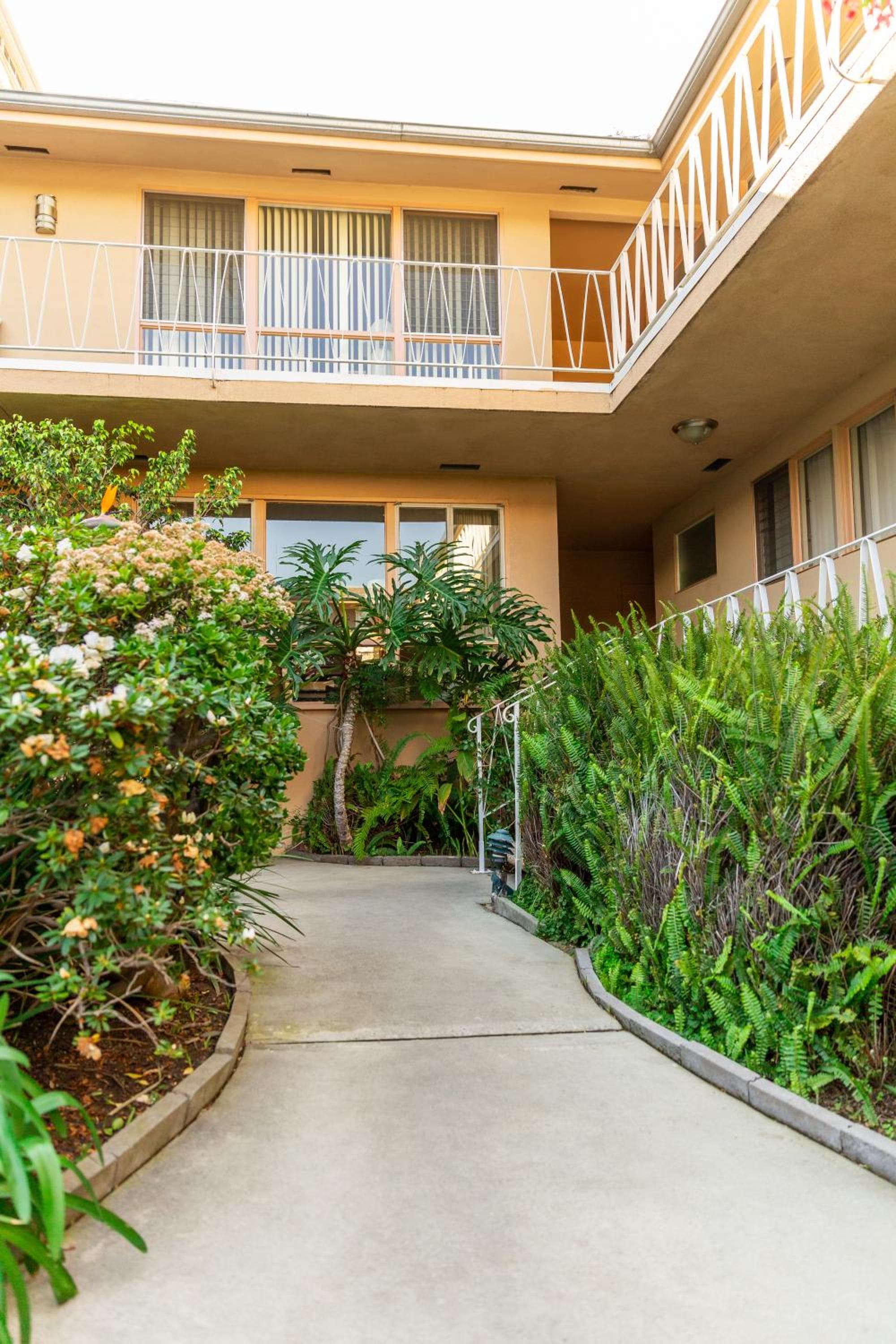 Hotel Cal Mar Suites — 8