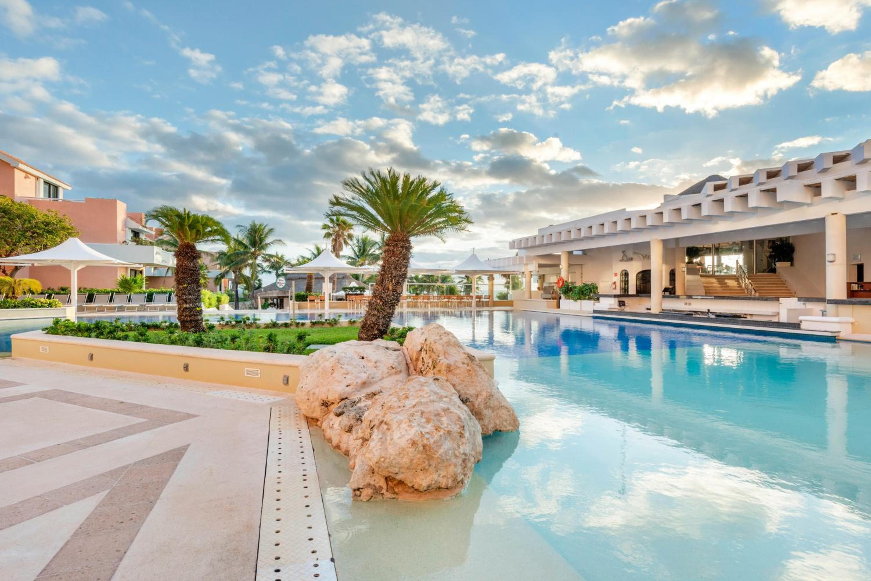 Wyndham Grand Cancun All Inclusive Resort & Villas — 9