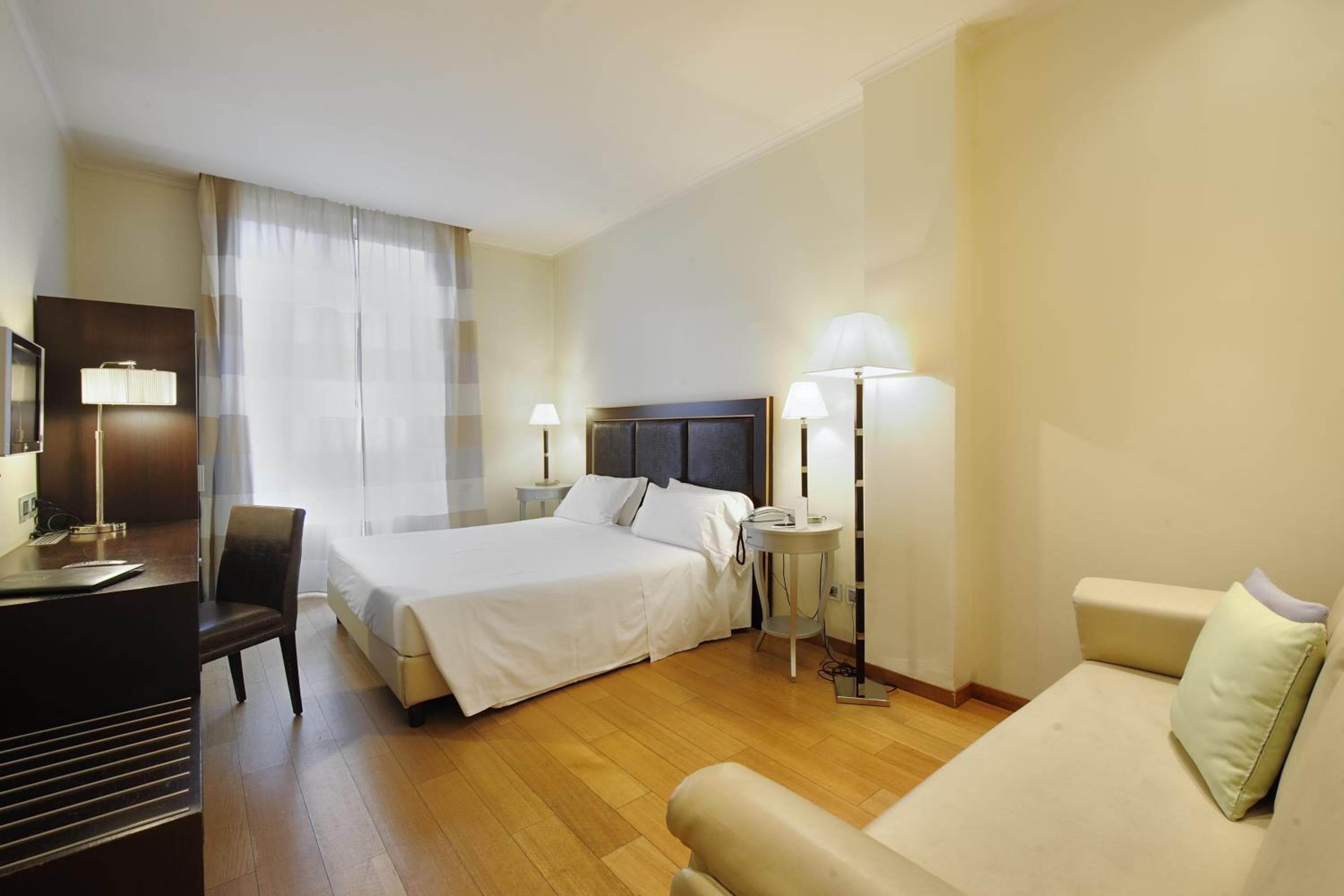 Hotel Canada — 29