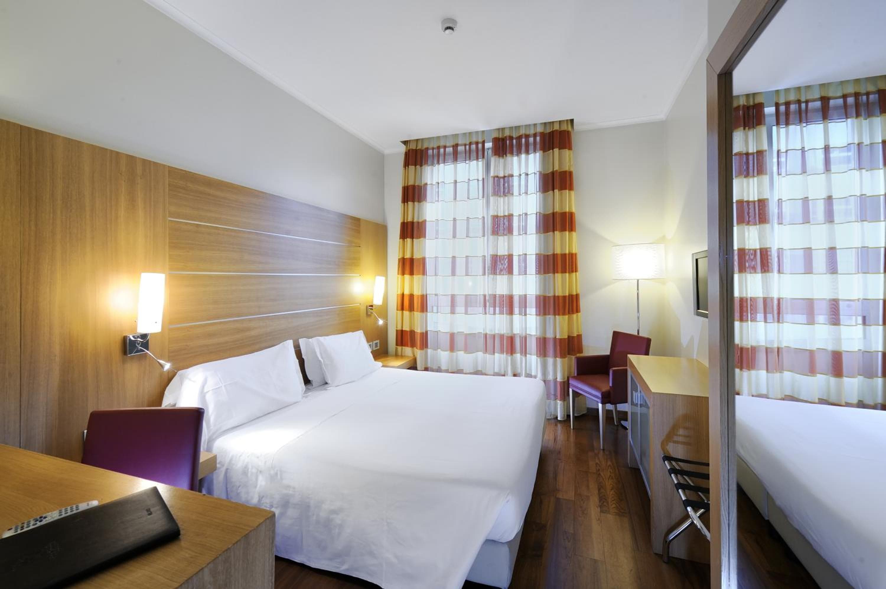 Hotel Canada — 6