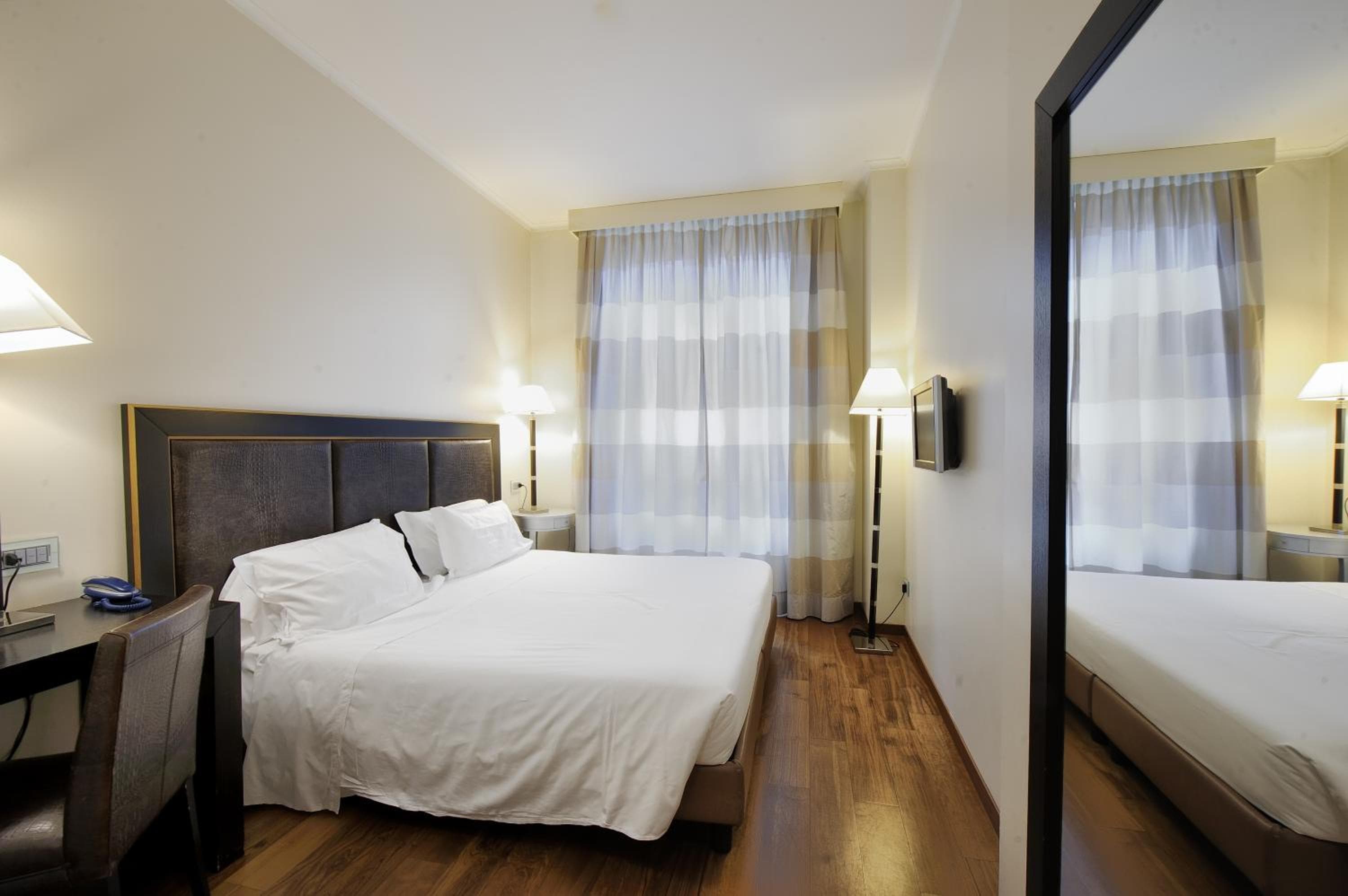 Hotel Canada — 2