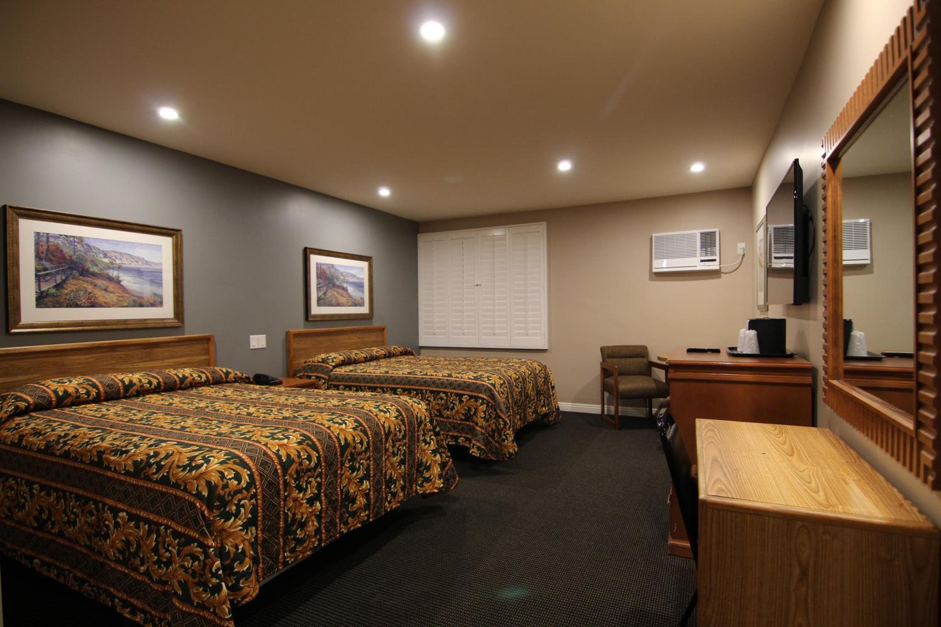 Dunes Inn - Wilshire — 9