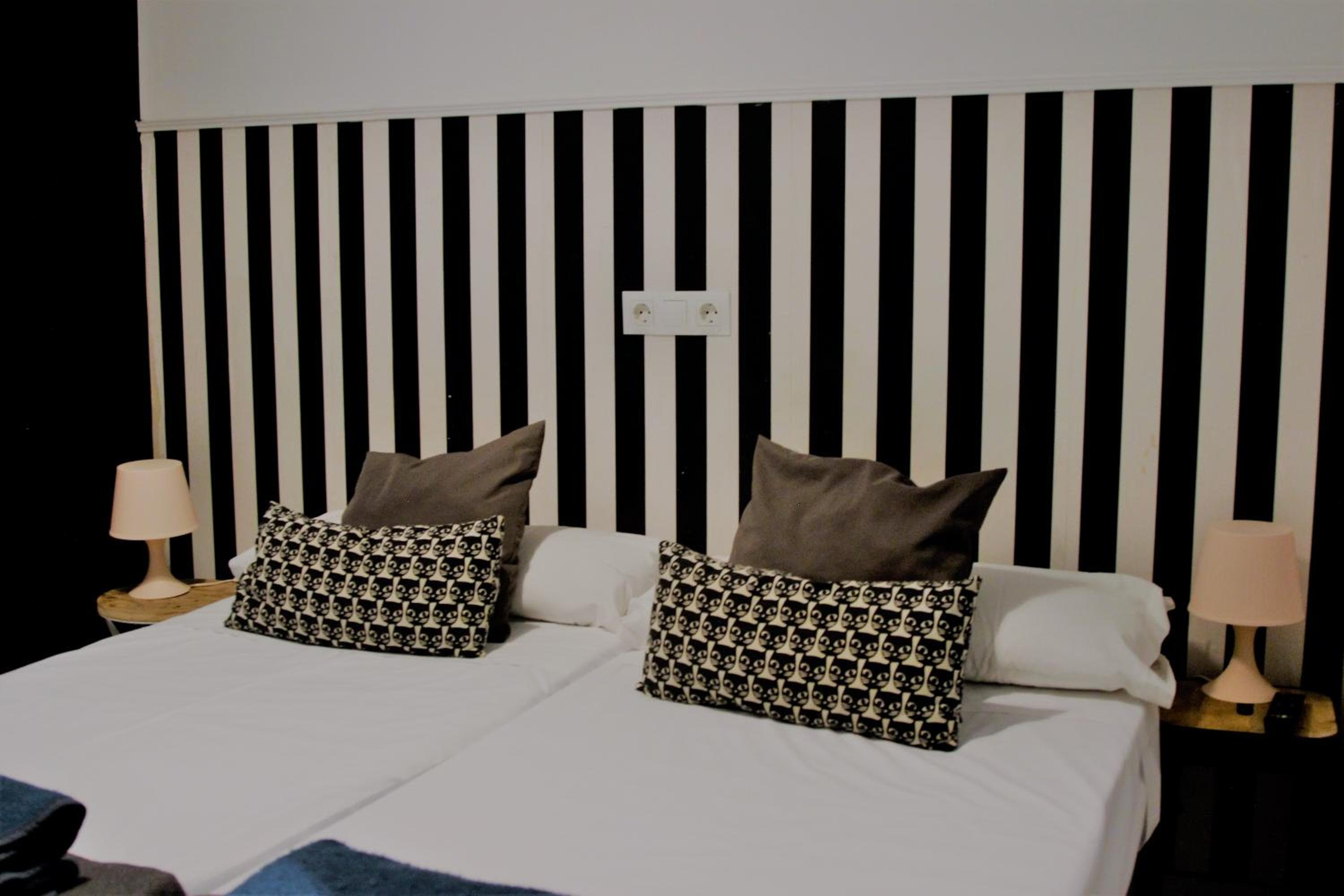 Feel Hostels Soho Malaga — 8