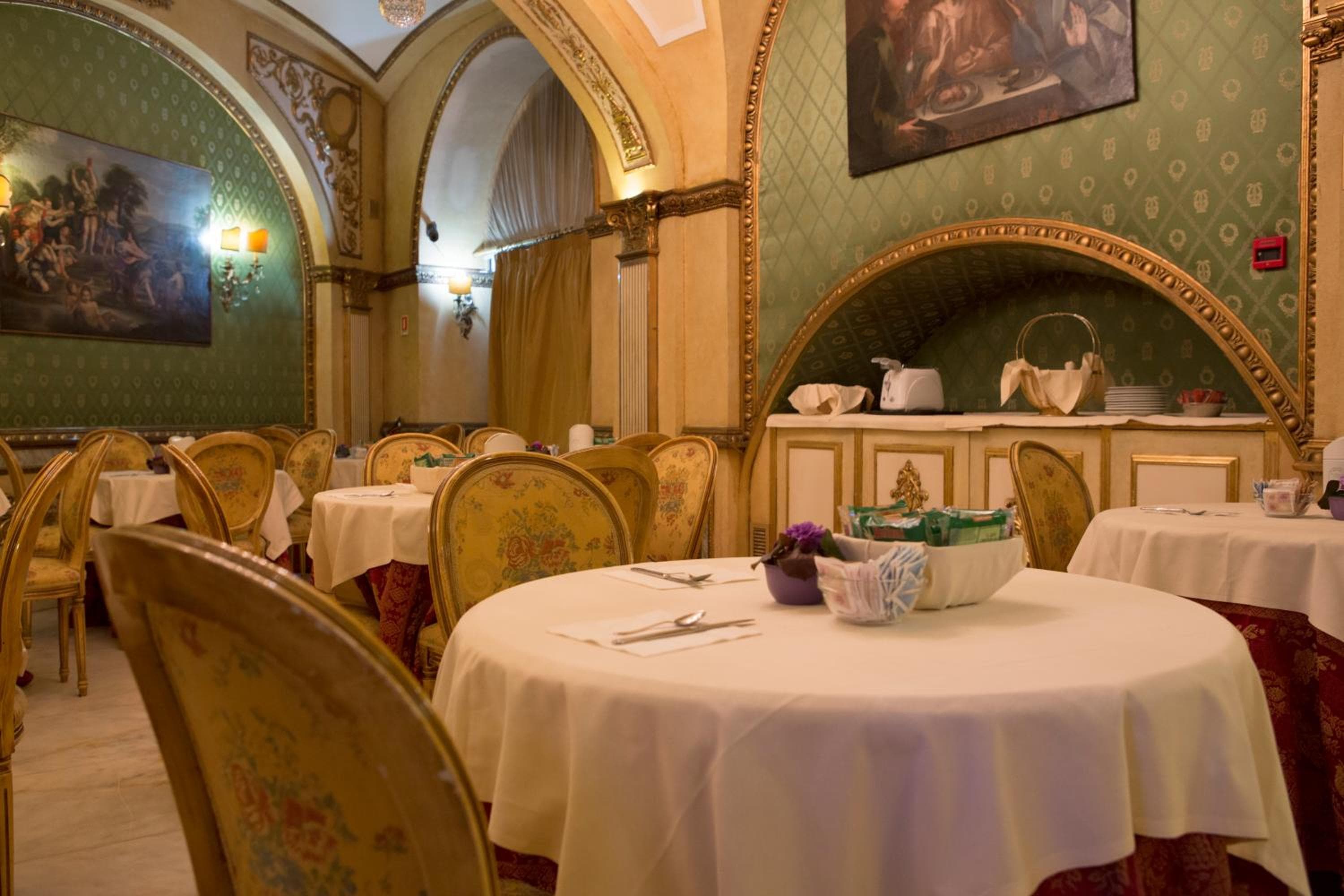 Hotel Des Epoques — 28