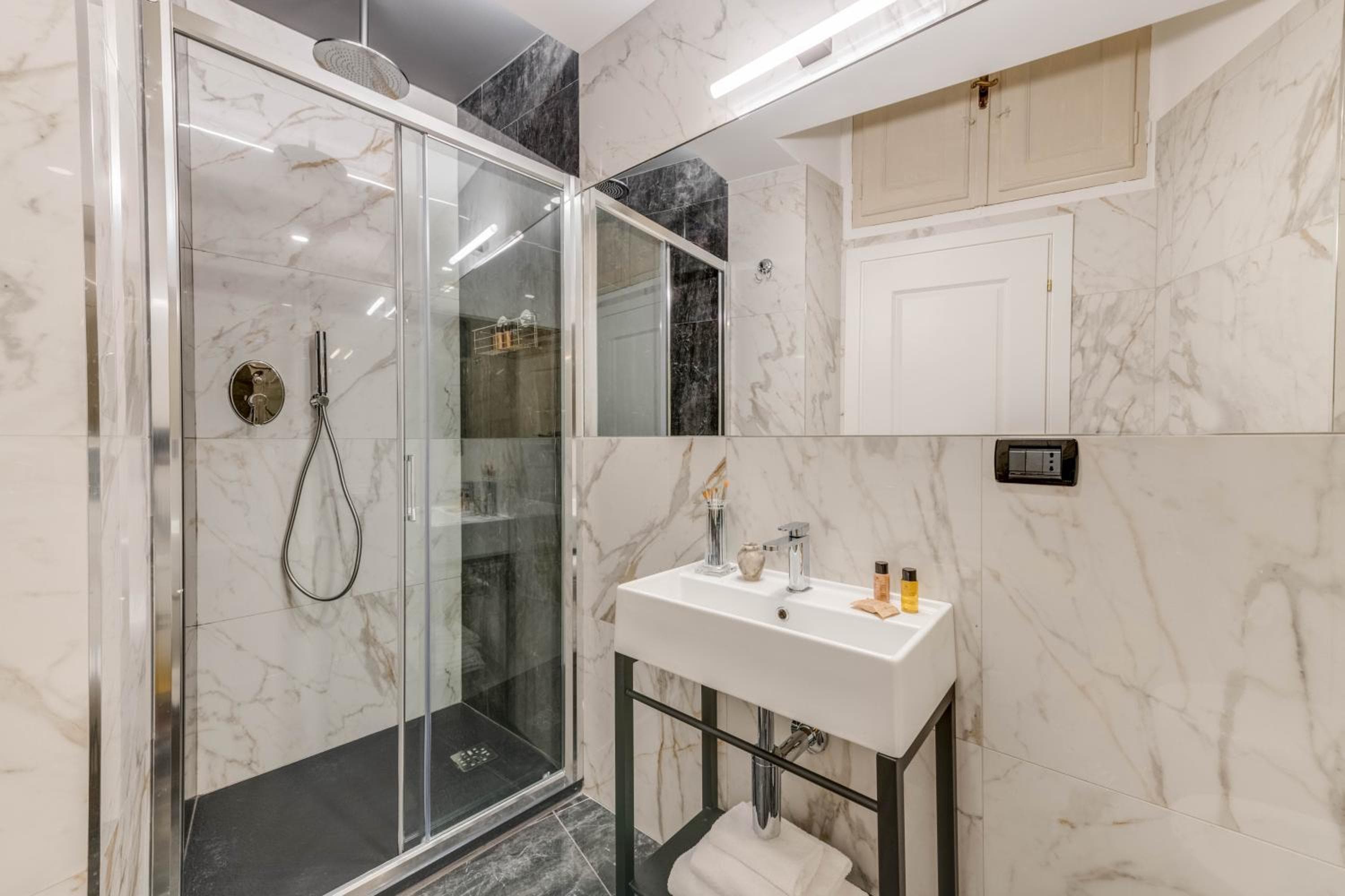Navona Theatre Hotel — 8