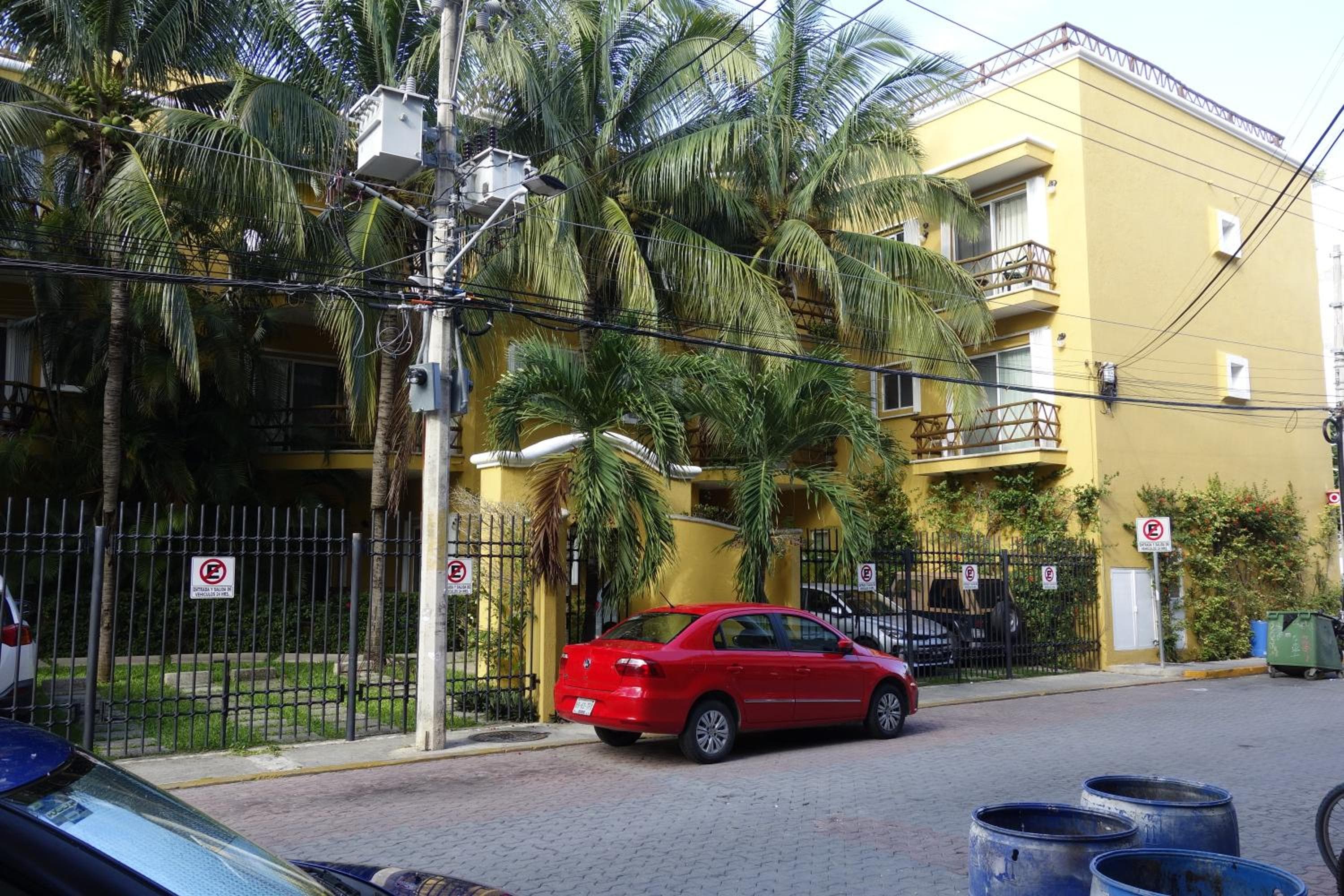 Las Palmas Condominio — 1