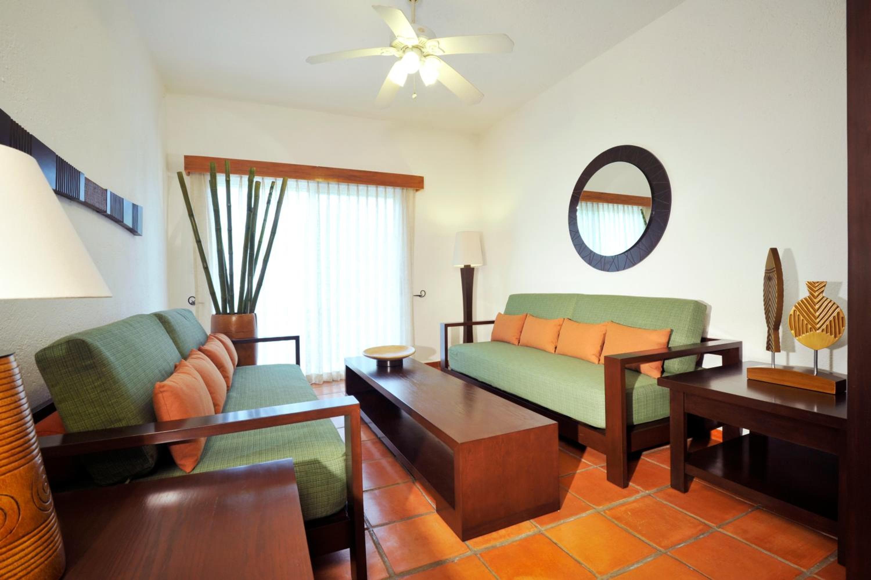 Las Palmas Condominio — 7