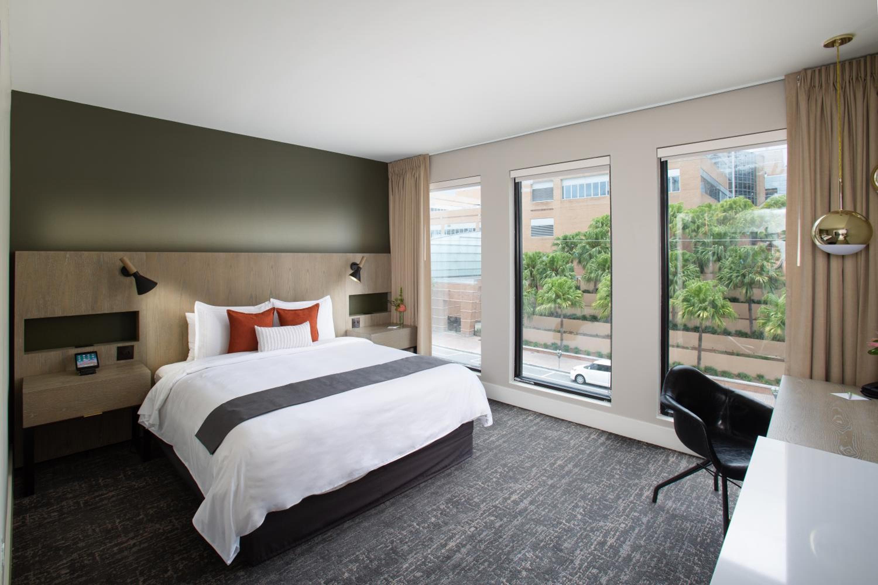 Das Delaney Hotel — 24