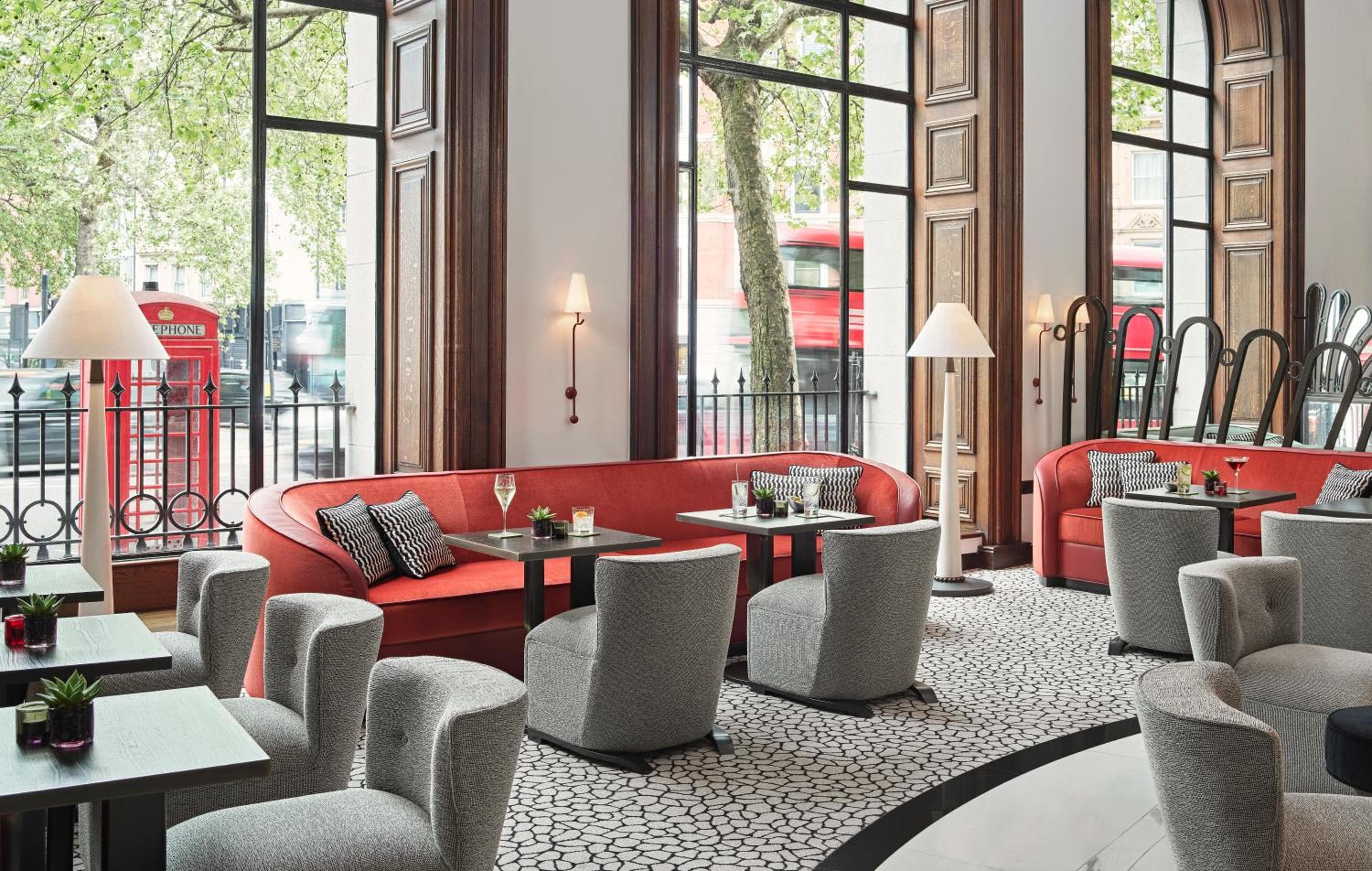 Un Aldwych — 16