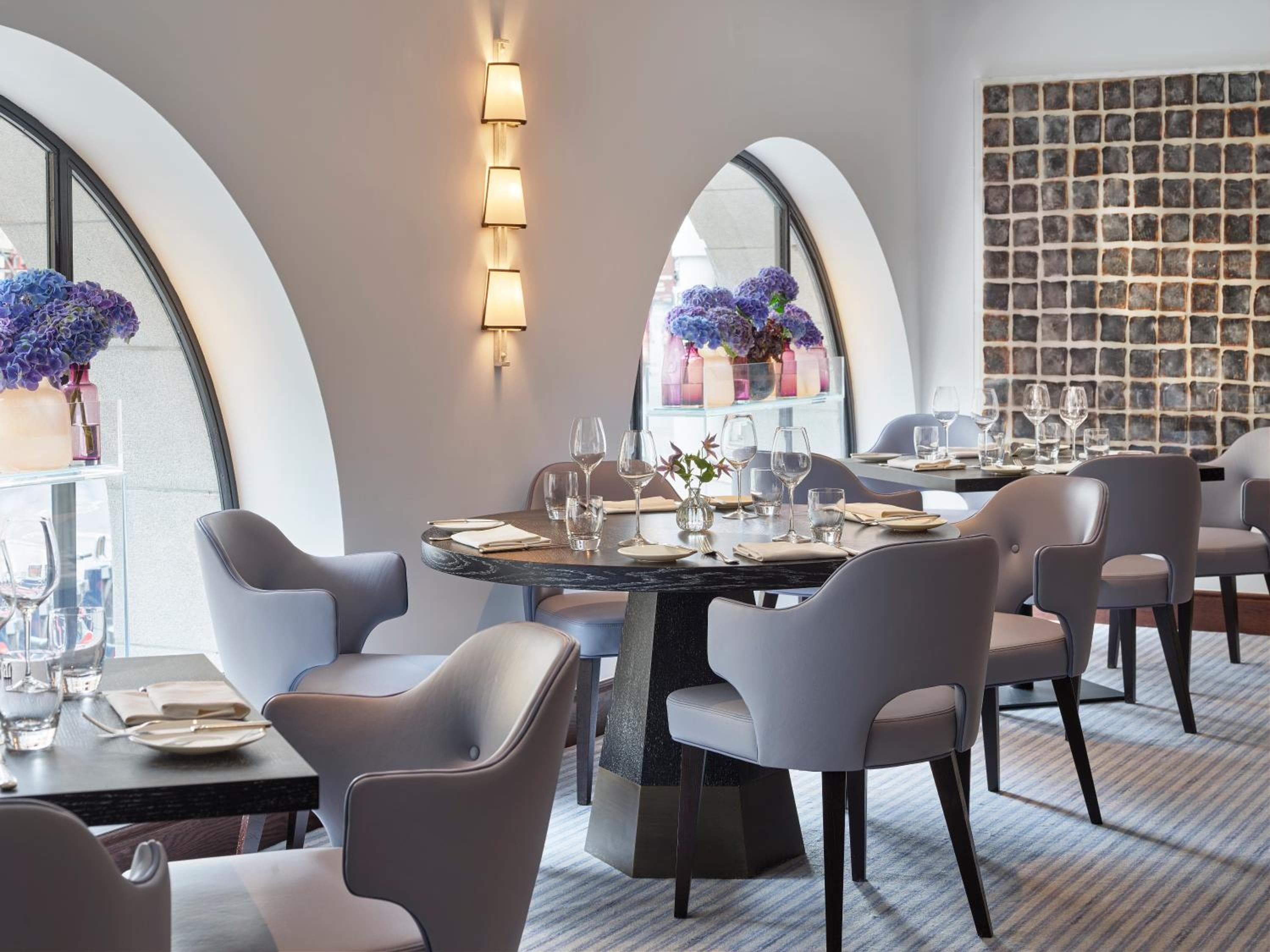 Un Aldwych — 10