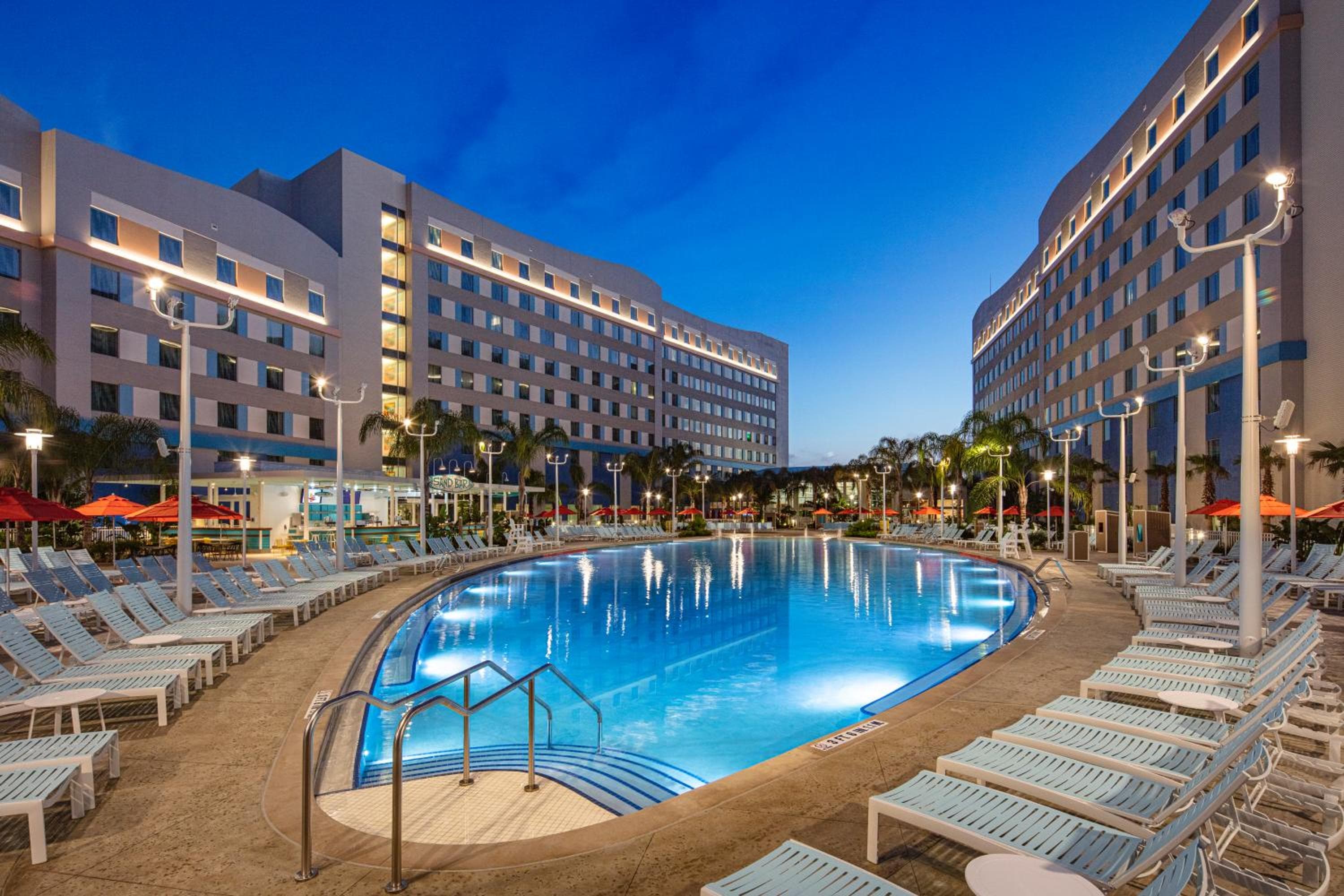 Universal's Endless Summer Resort - Surfside Inn and Suites — 4