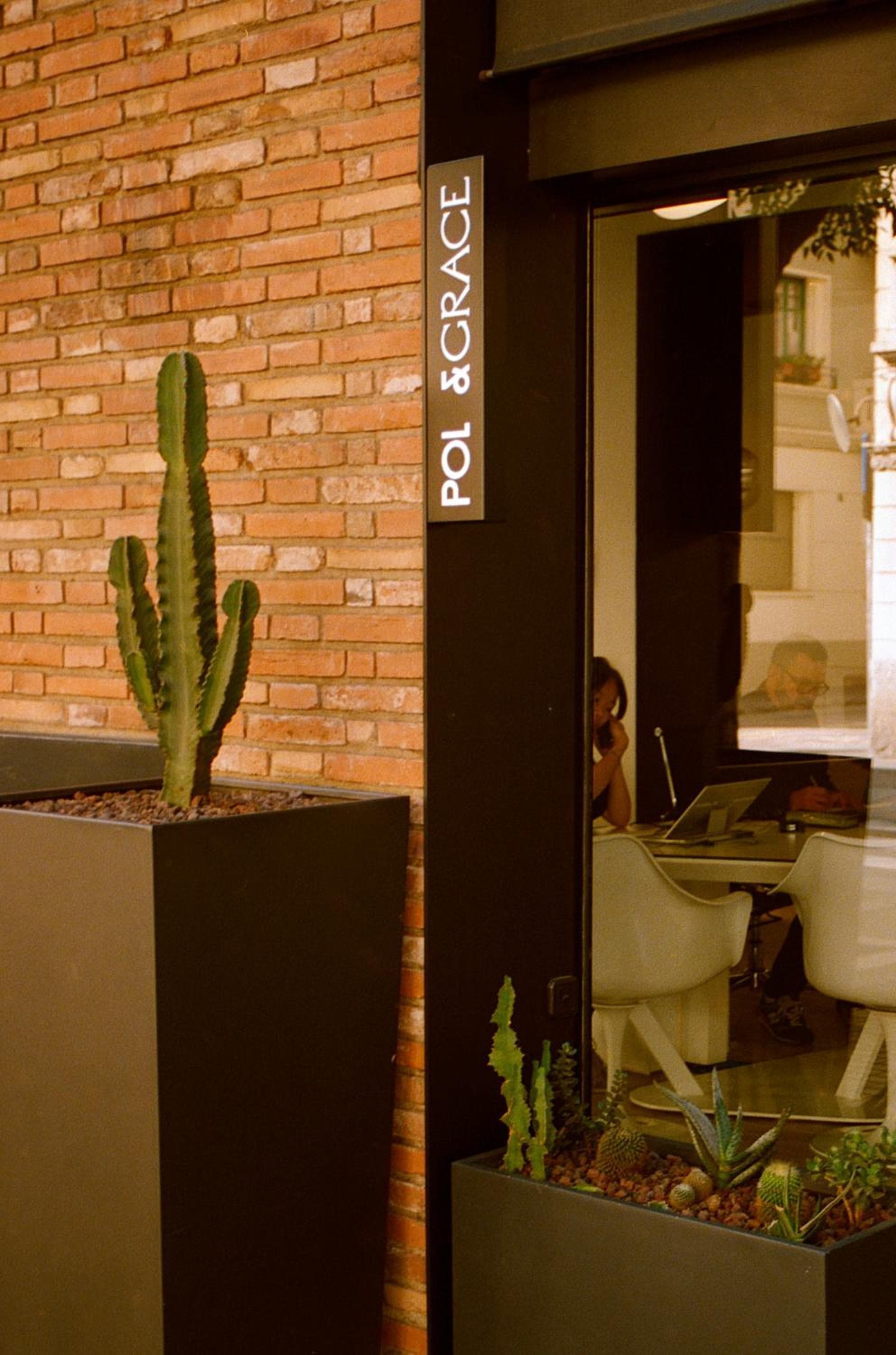 Pol & Grace Hotel — 12
