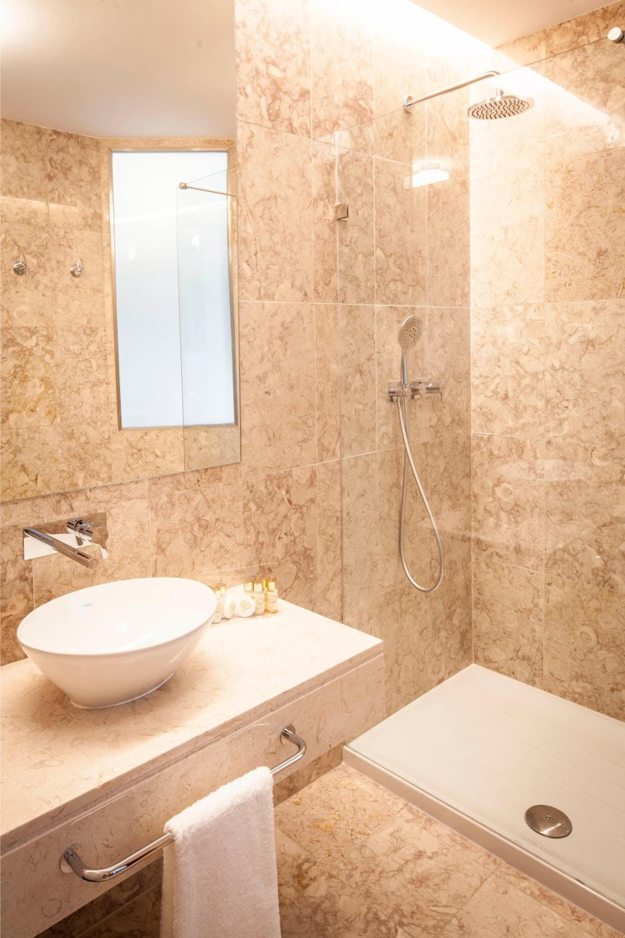 Luzeiros Suites — 11