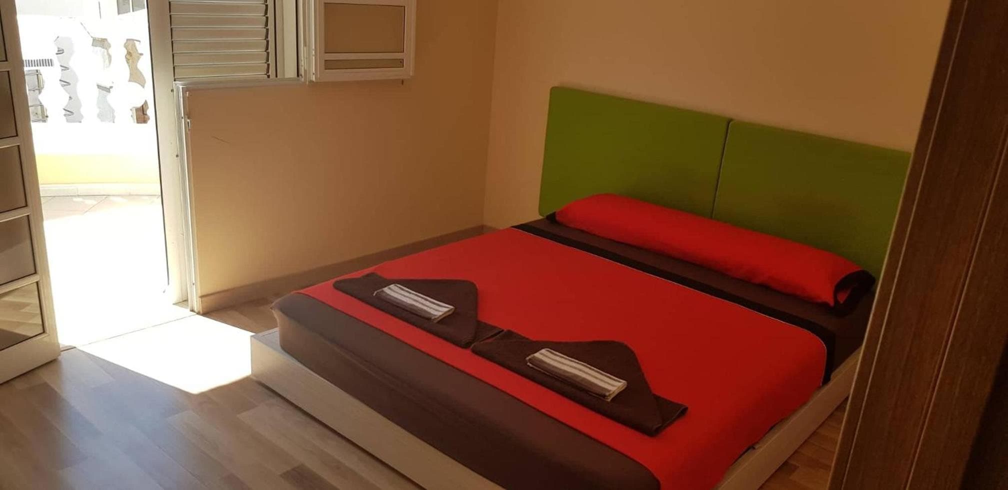 "Flora B&B "- Rooms in Privat Home Habitaciones en una casa privada — 3