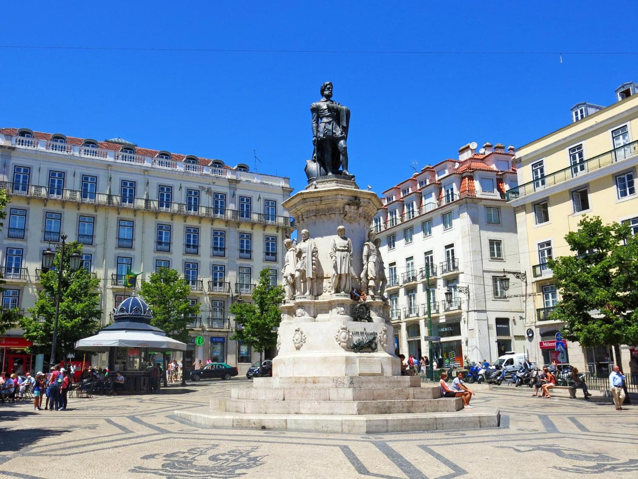Lisbon Colours Bairro Alto Apartments — 27