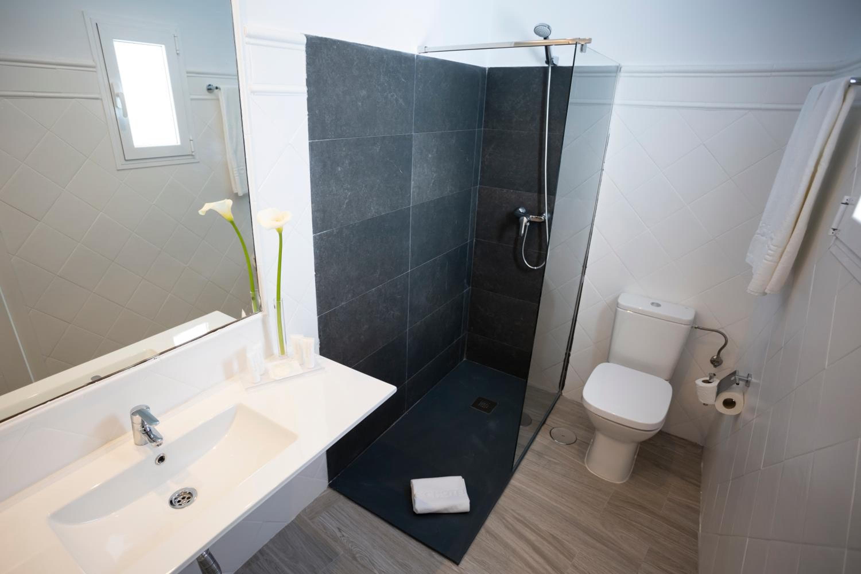Basic Hotel Sevilla Catedral — 19