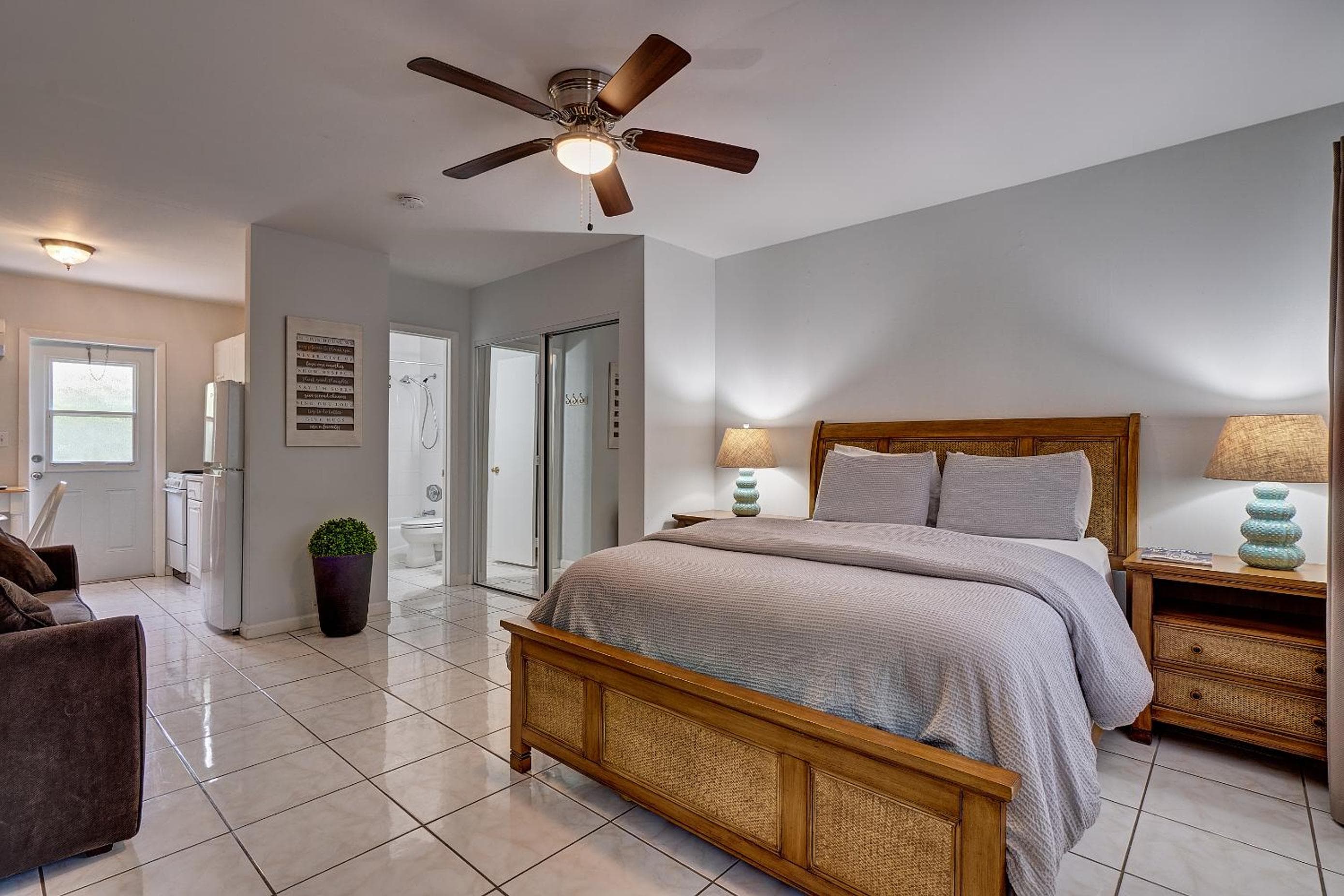 4145 dal mare Inn & Suites — 23