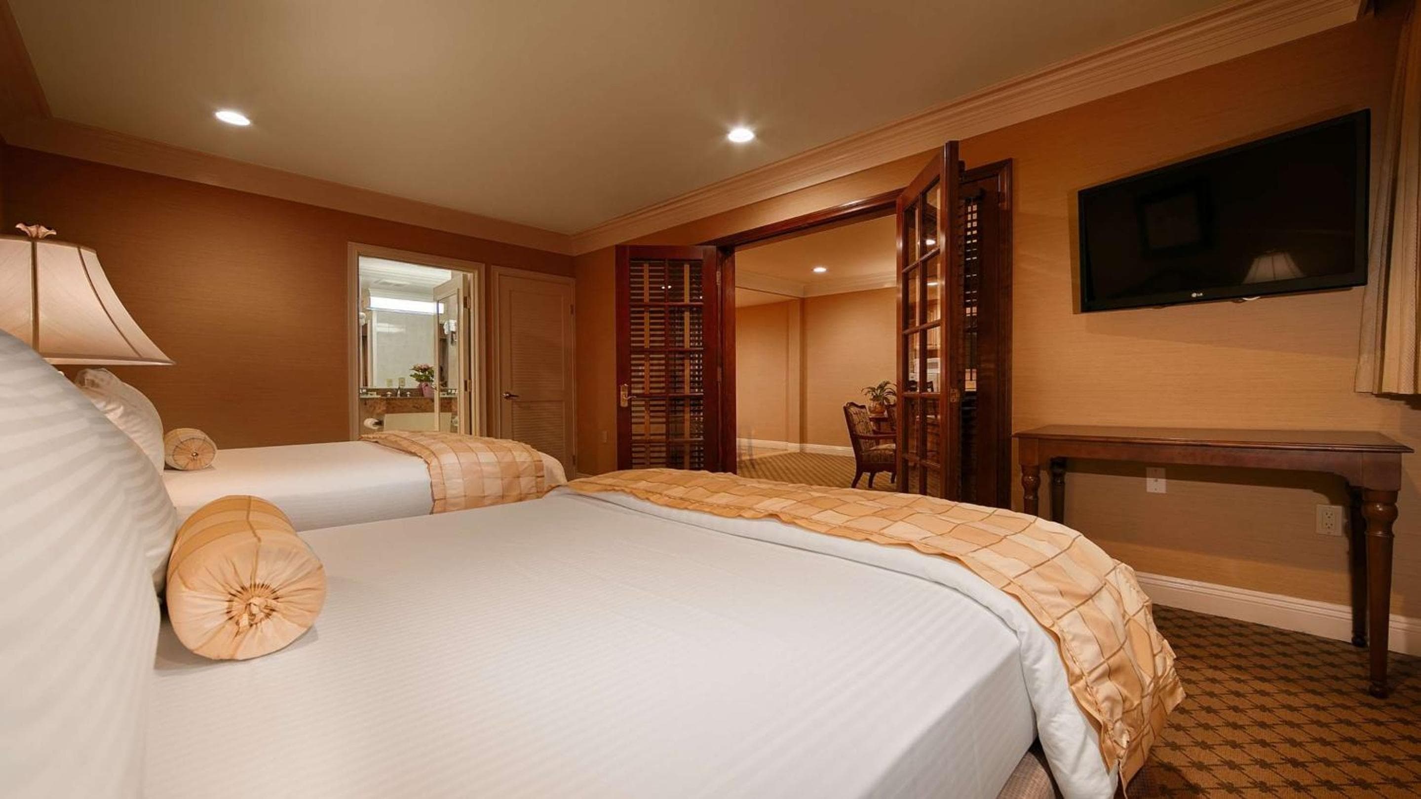 Best Western Plus Sunset Plaza Hotel — 15