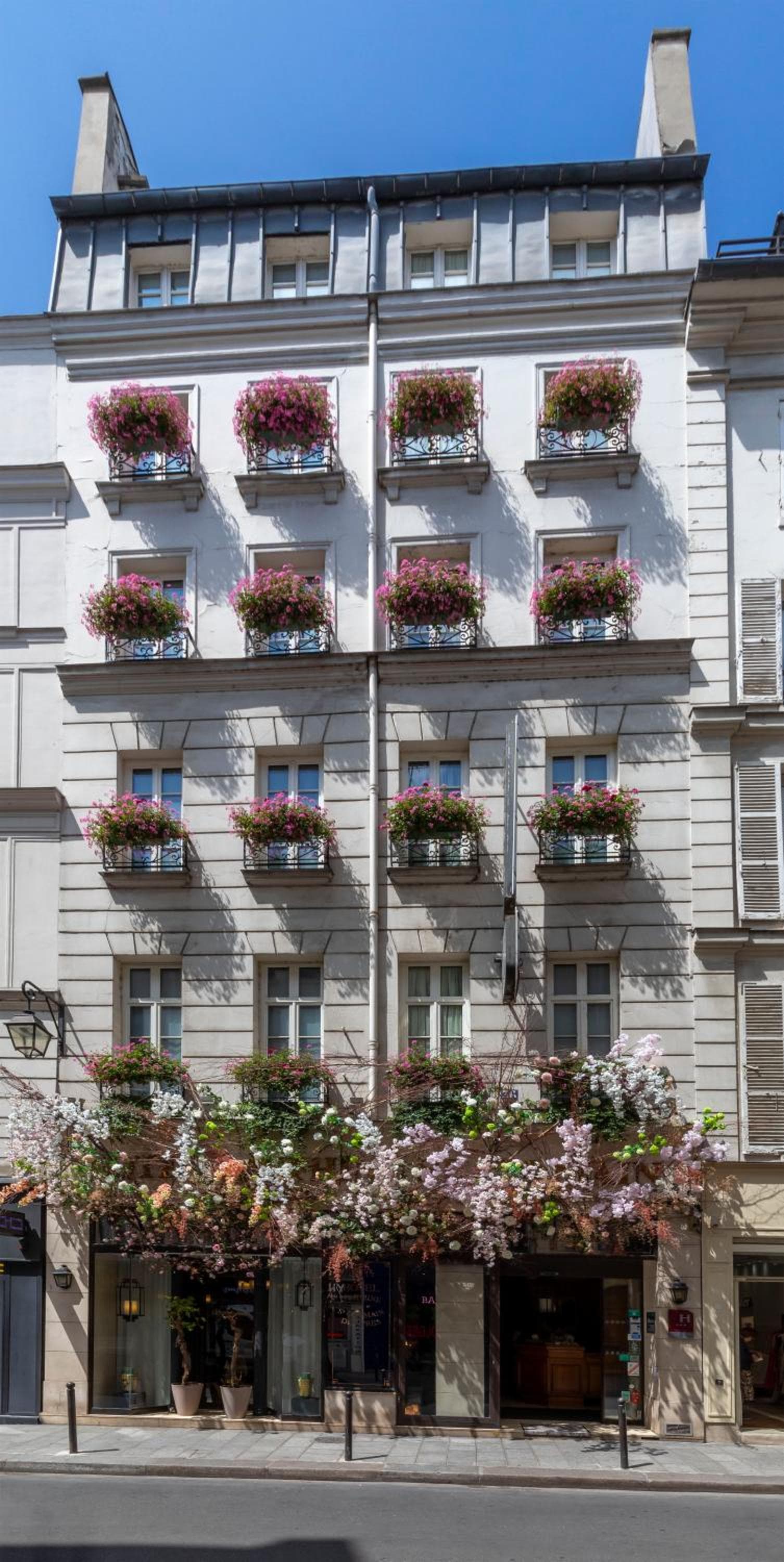 Dauphine Saint Germain — 2