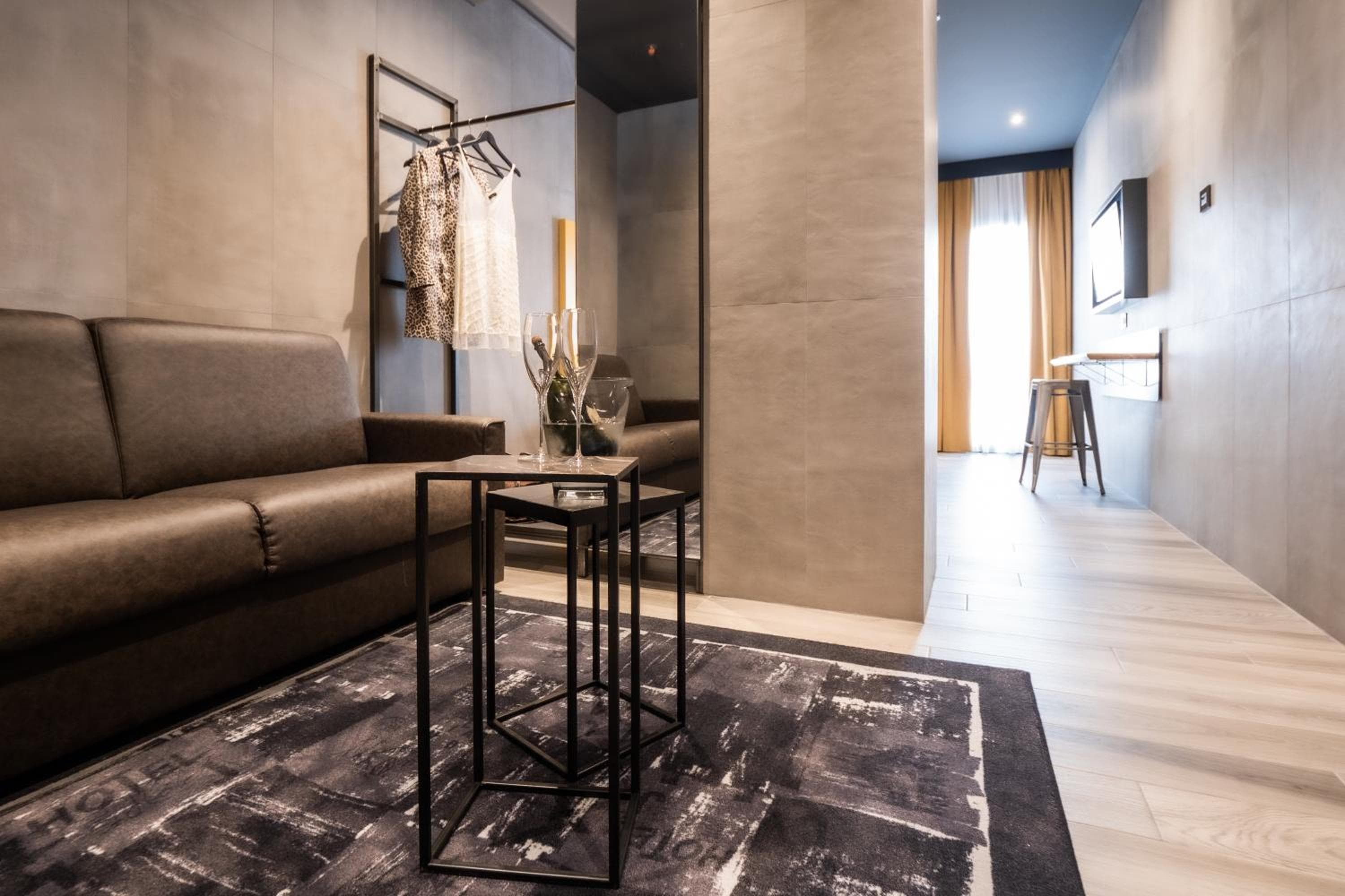 J24 Hotel Milano — 2