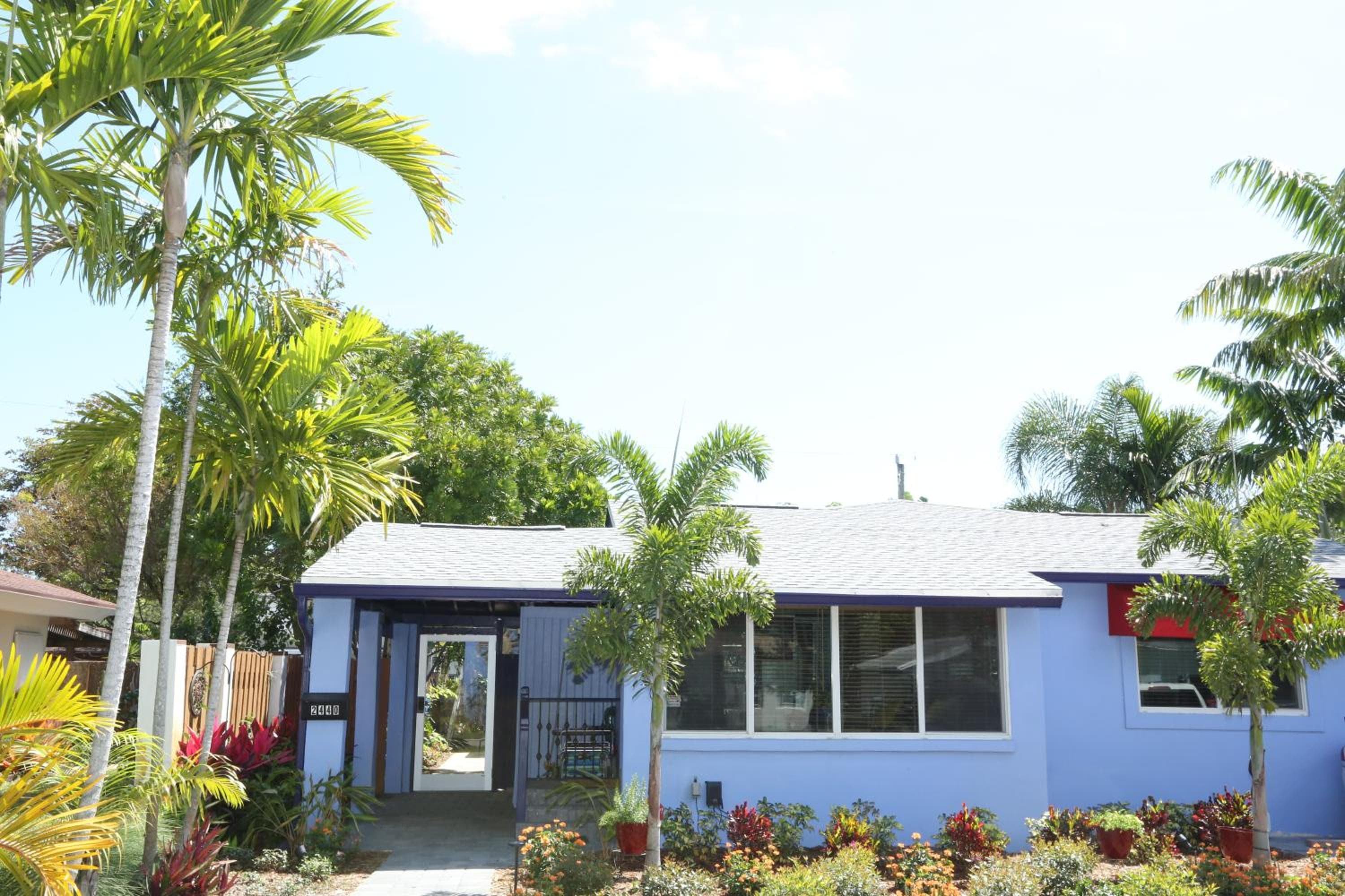 Fantasy Island Inn, dirigido a hombres — 18