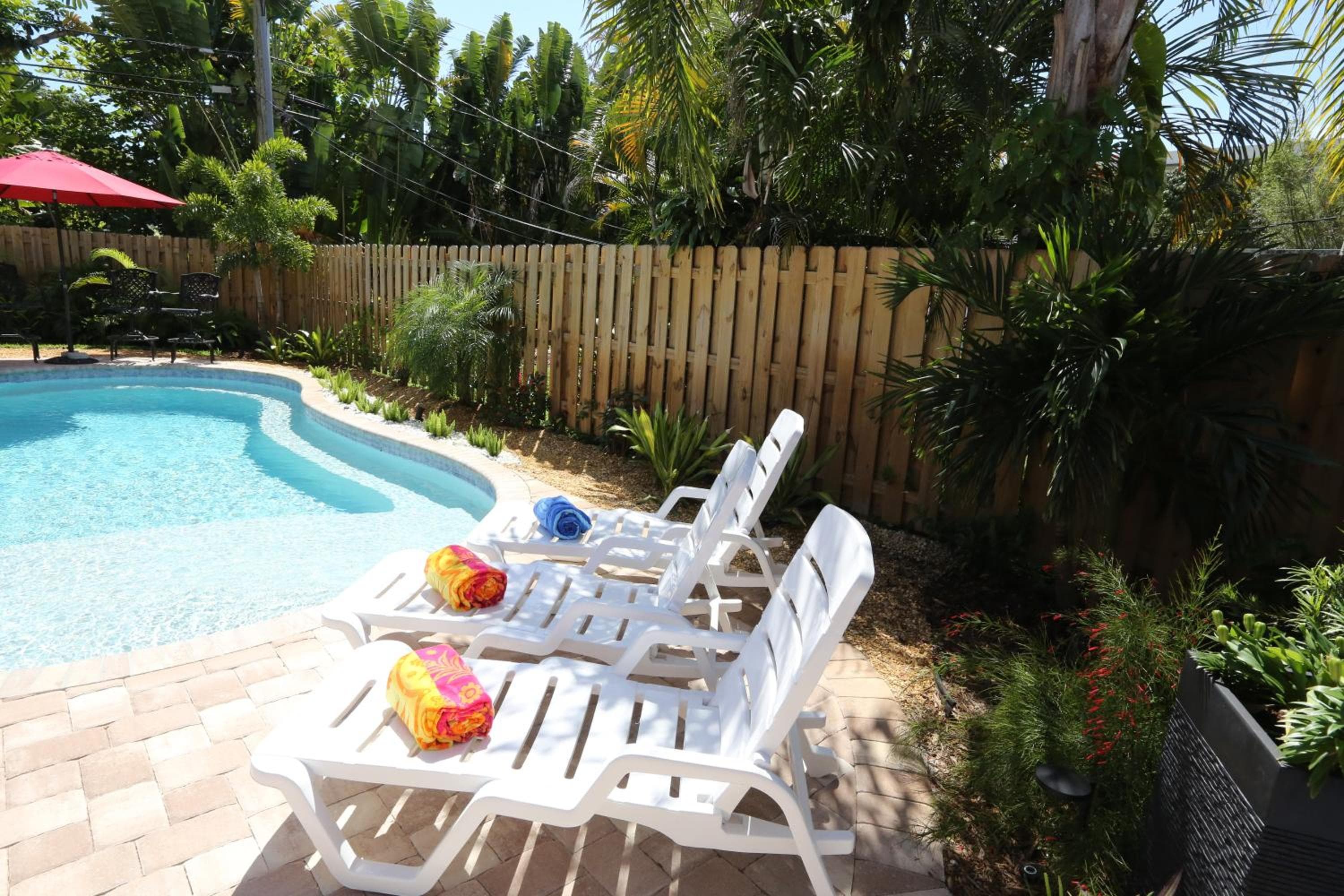 Fantasy Island Inn, dirigido a hombres — 22