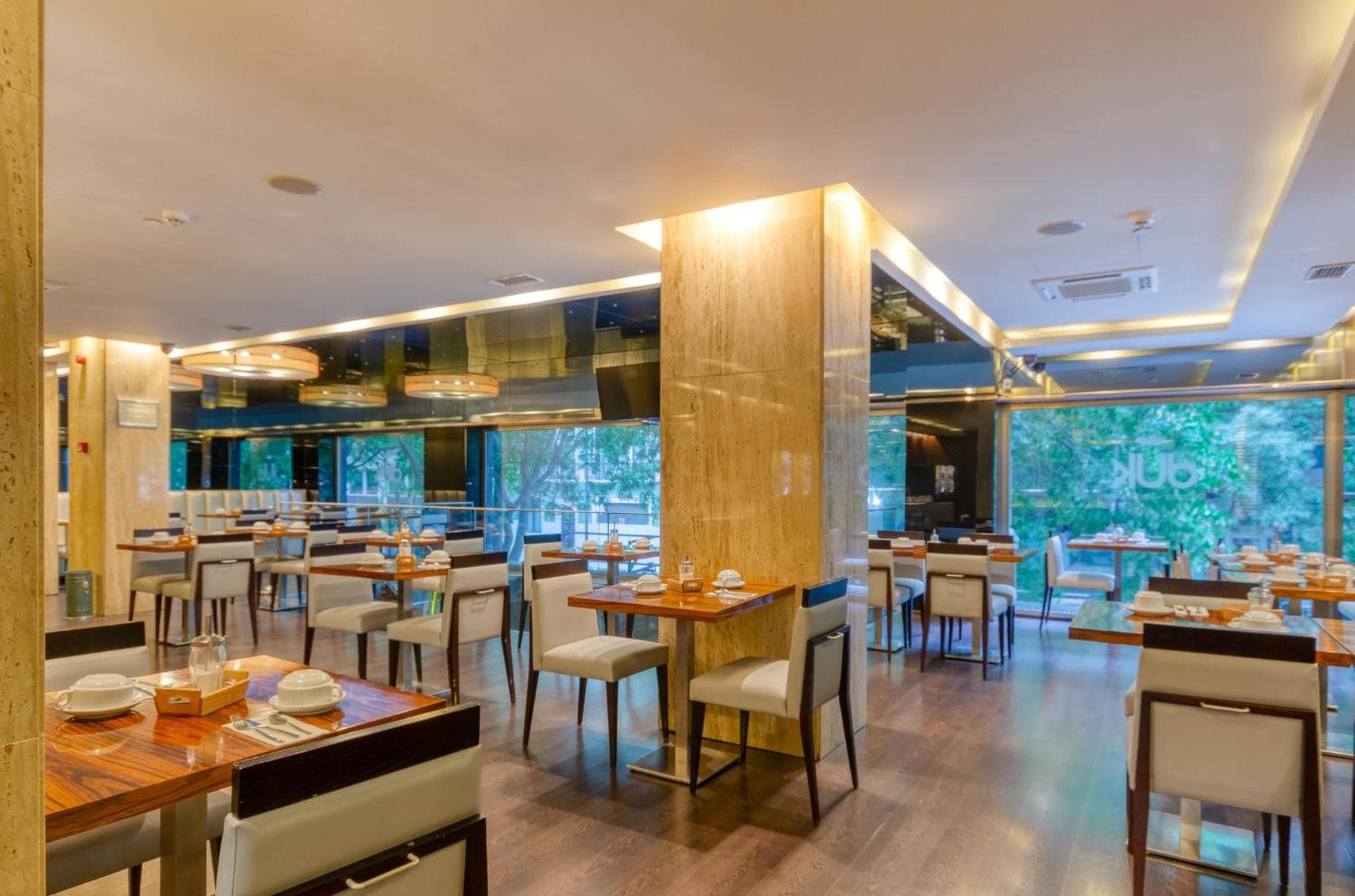 Av. Turim. Hotel Liberdade — 16