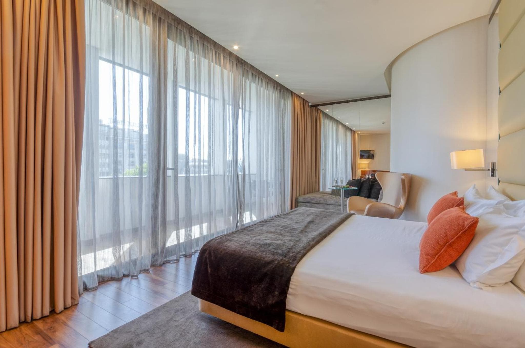 Av. Turim. Hotel Liberdade — 27