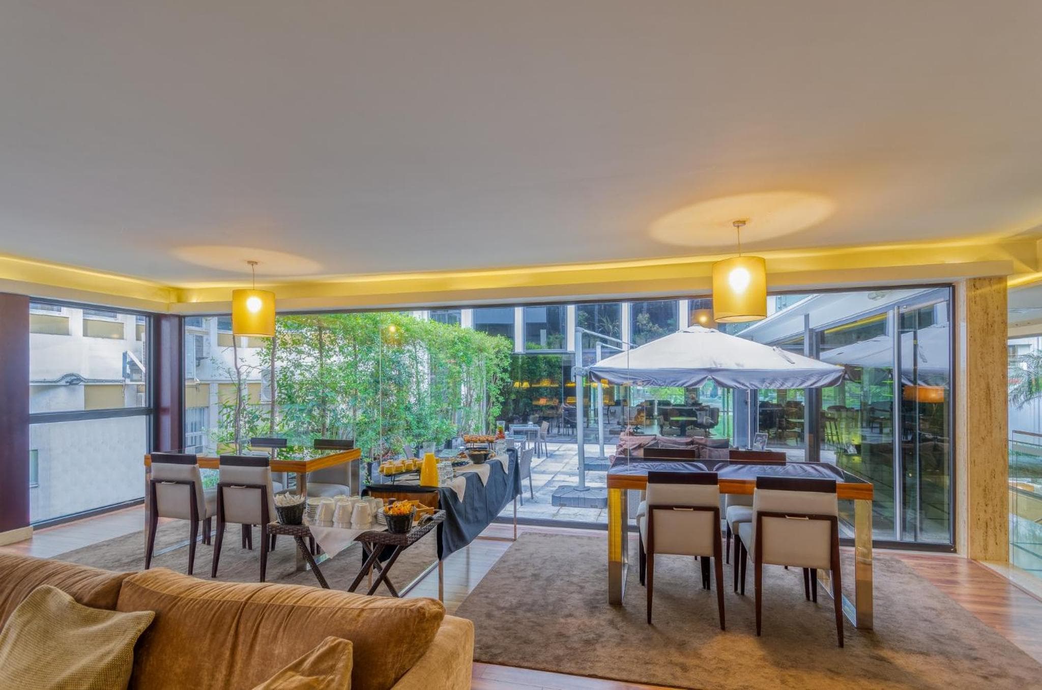 Av. Turim. Hotel Liberdade — 13