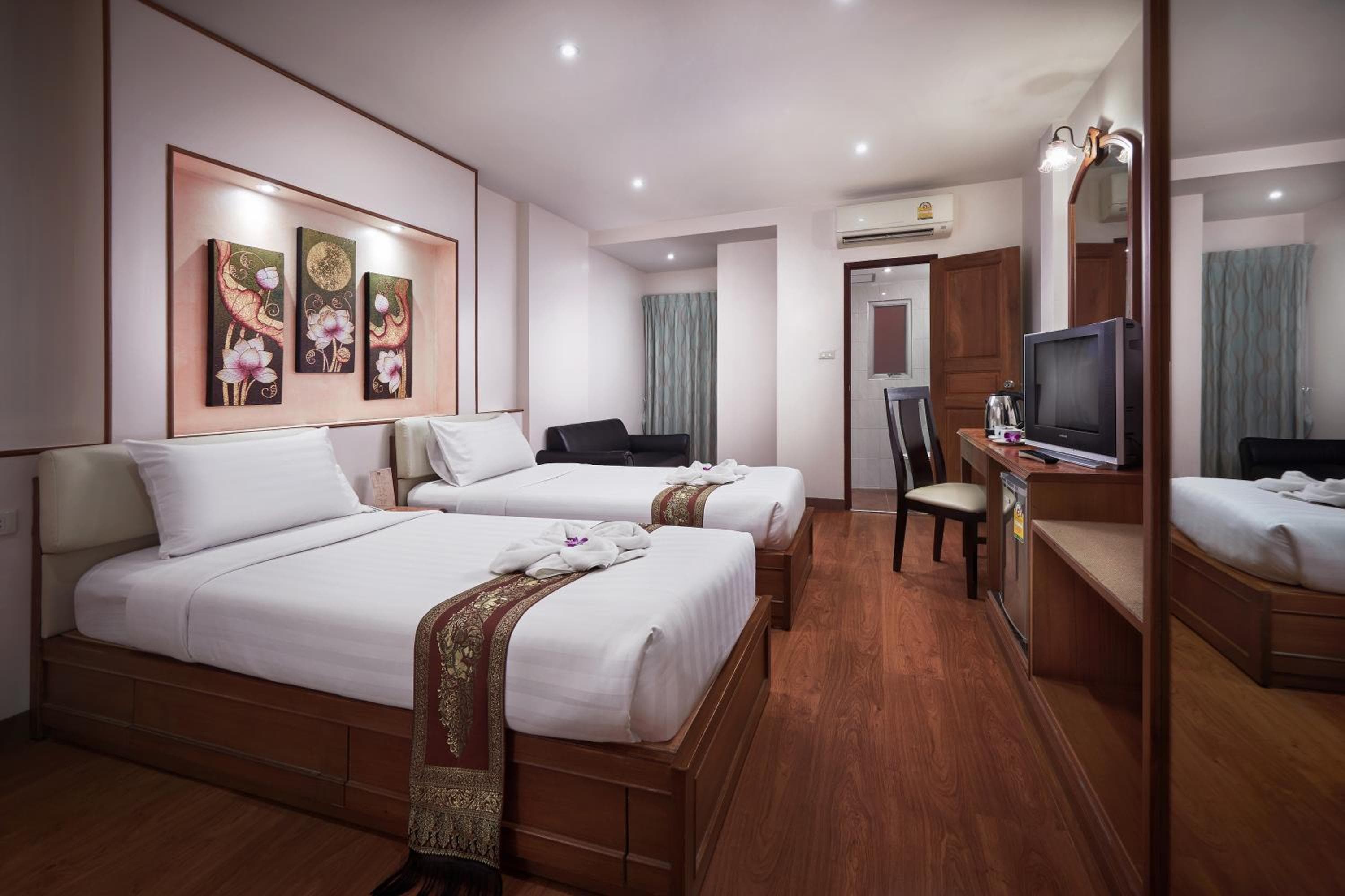 KC Place Hotel Pratunam — 8