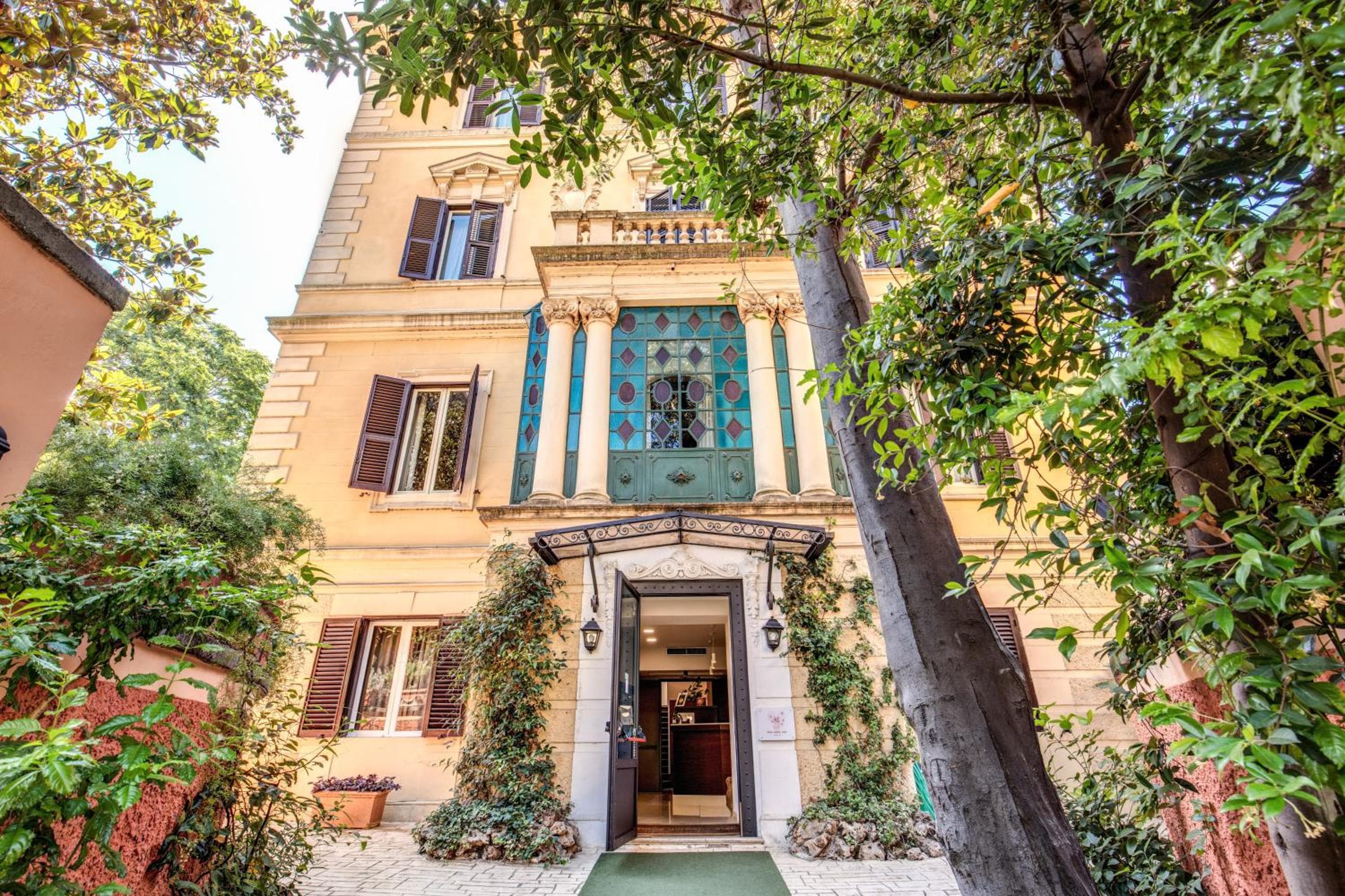 Hotel Roma — 2