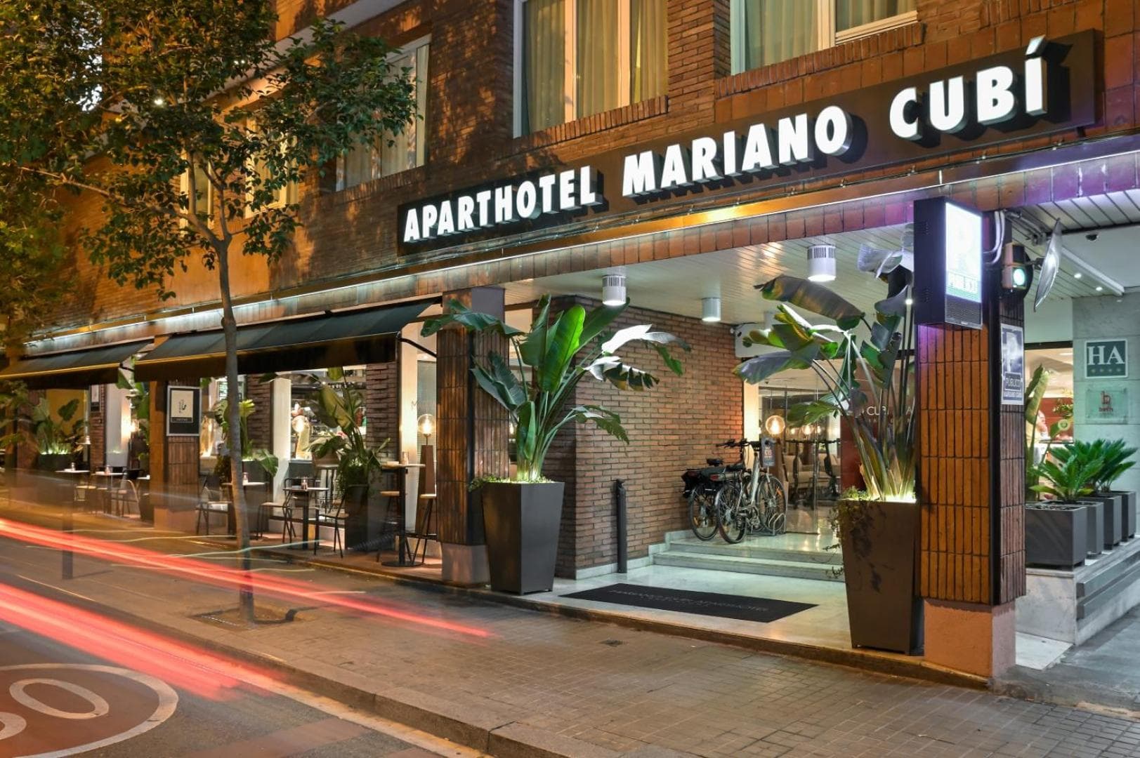Aparthotel Mariano Cubi Barcelona — 1