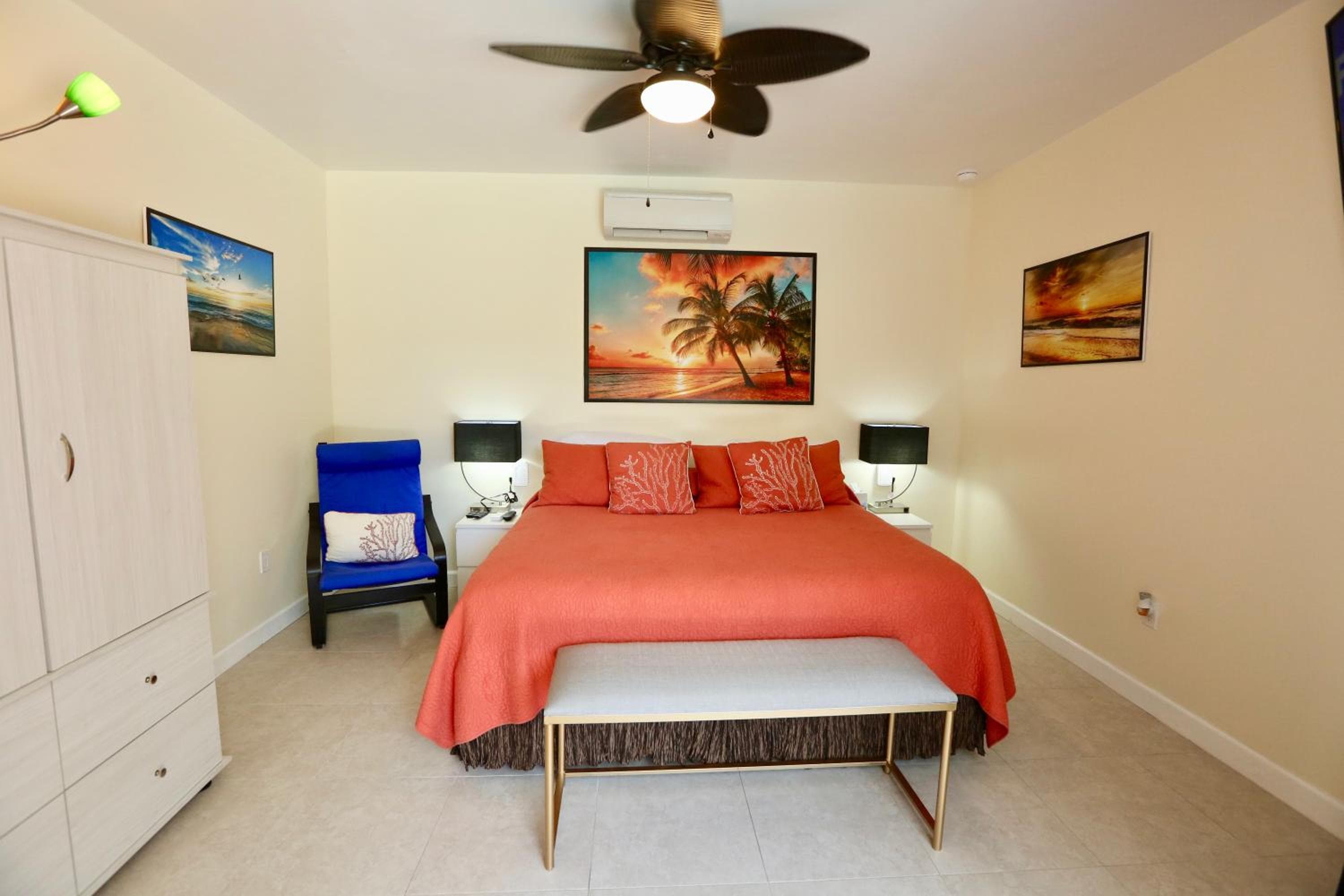 Fantasy Island Inn, dirigido a hombres — 14