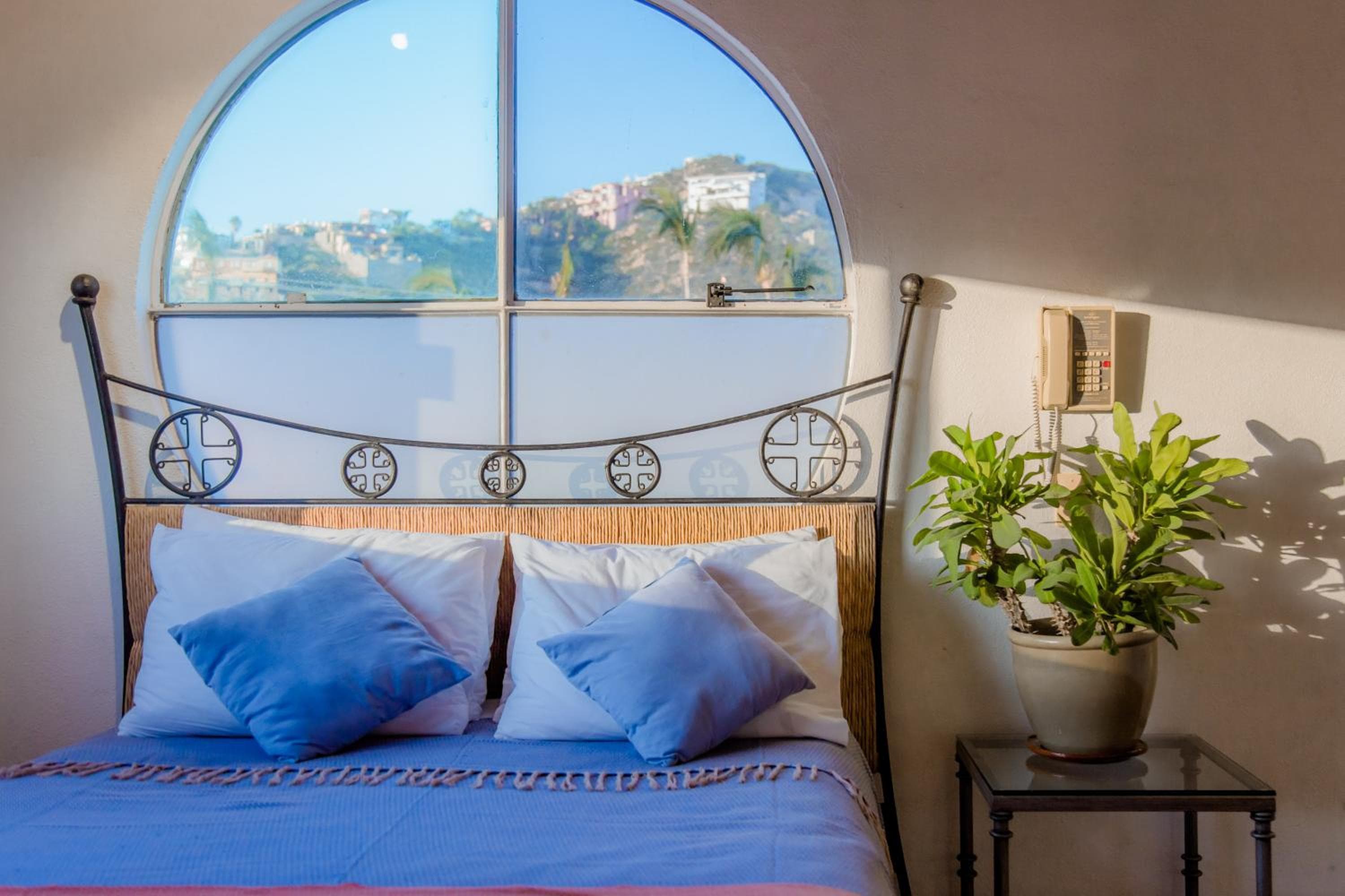 Los Milagros Hotel - Die Wunder Hotel — 14