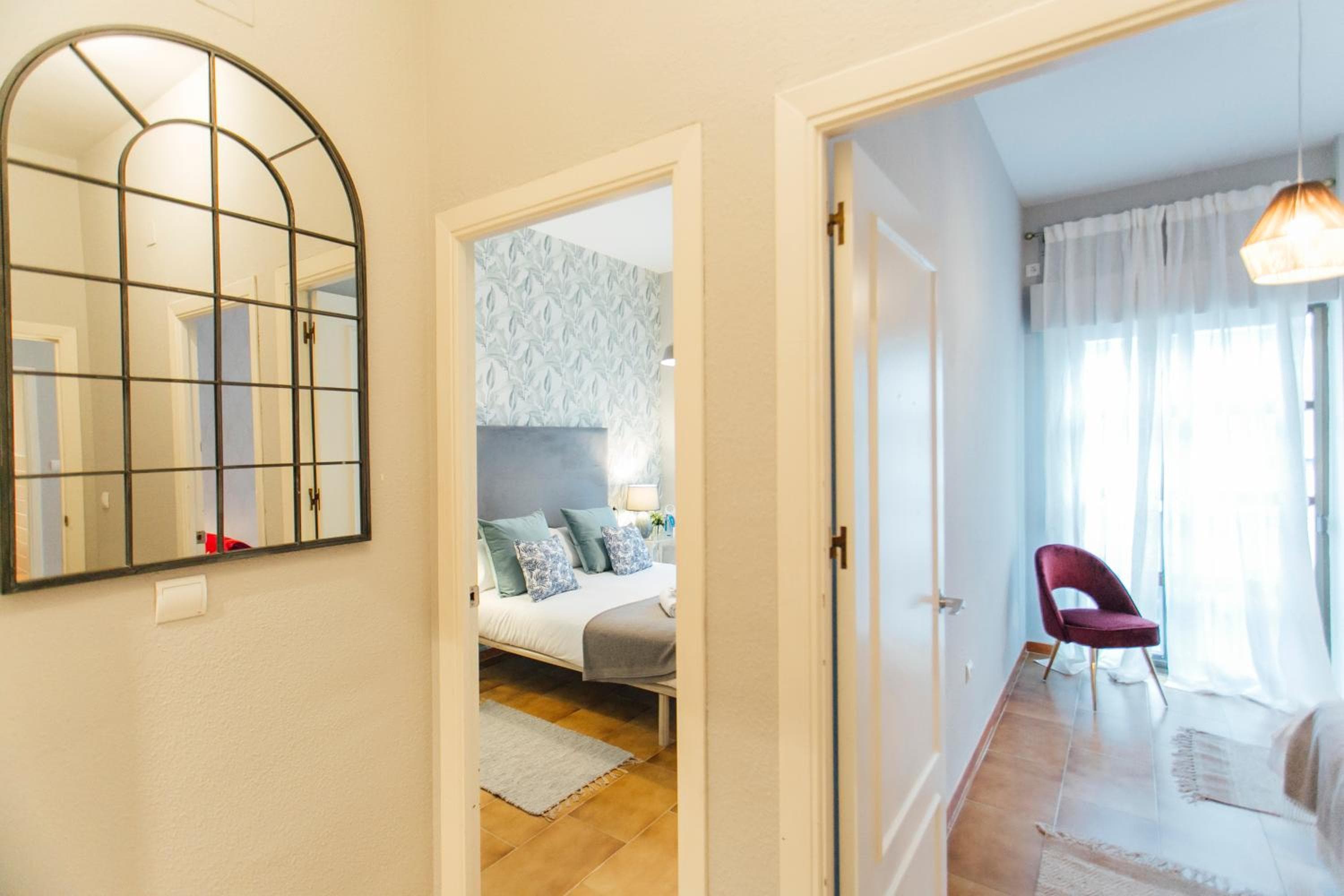 Bright Apt Full of Light Near El Divino Salvador — 30