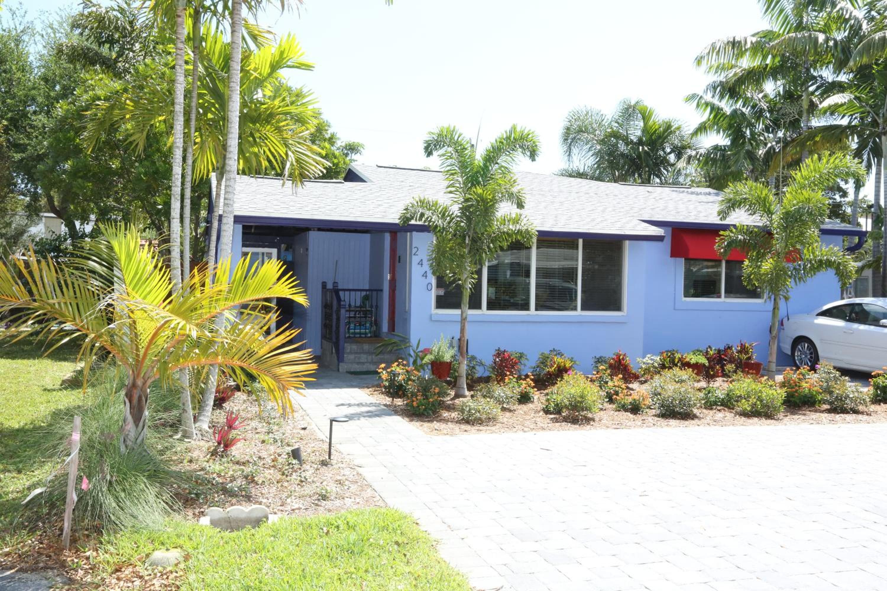 Fantasy Island Inn, dirigido a hombres — 1