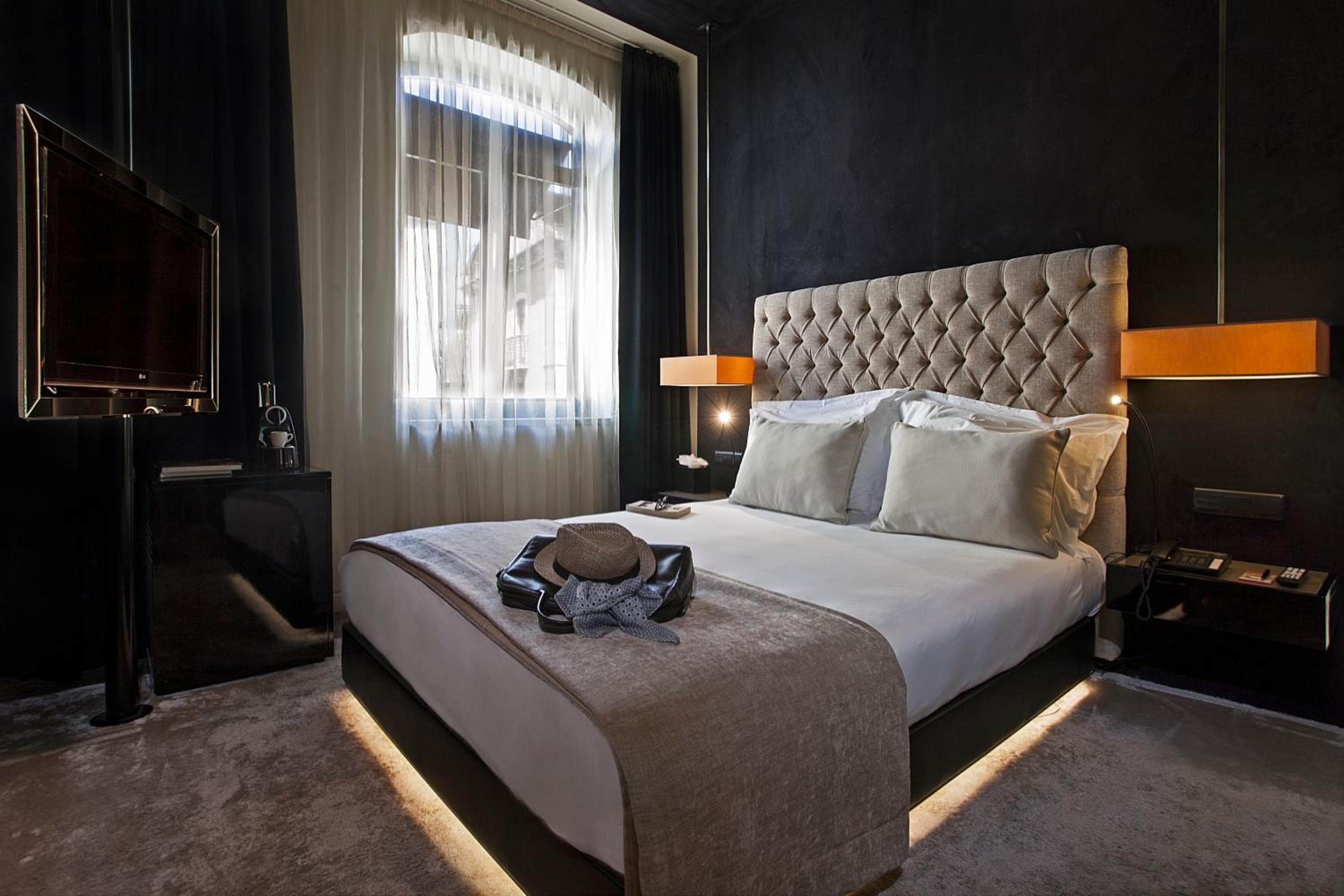 9Hotel Mercy — 10