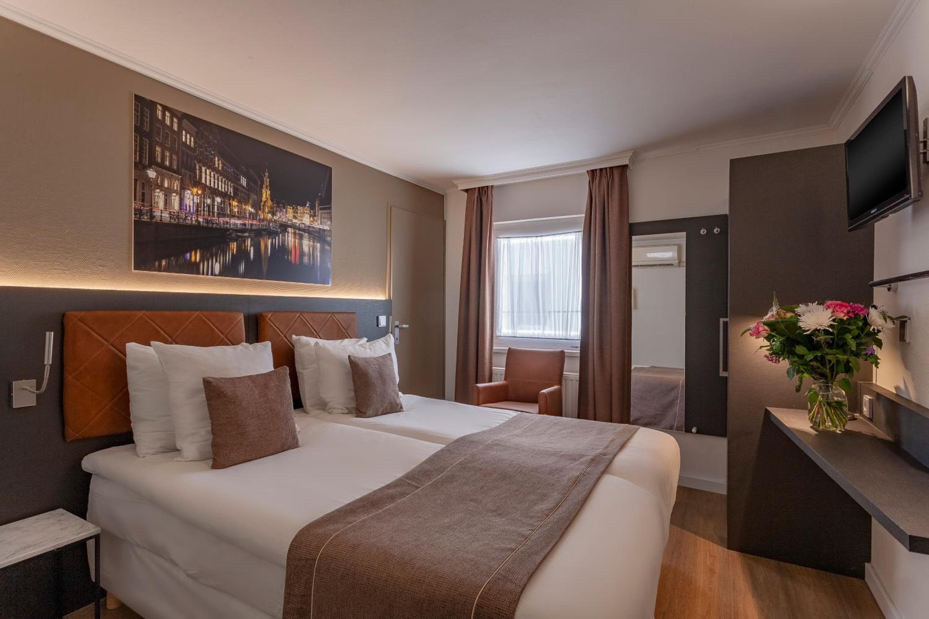 Avenue Hotel — 14
