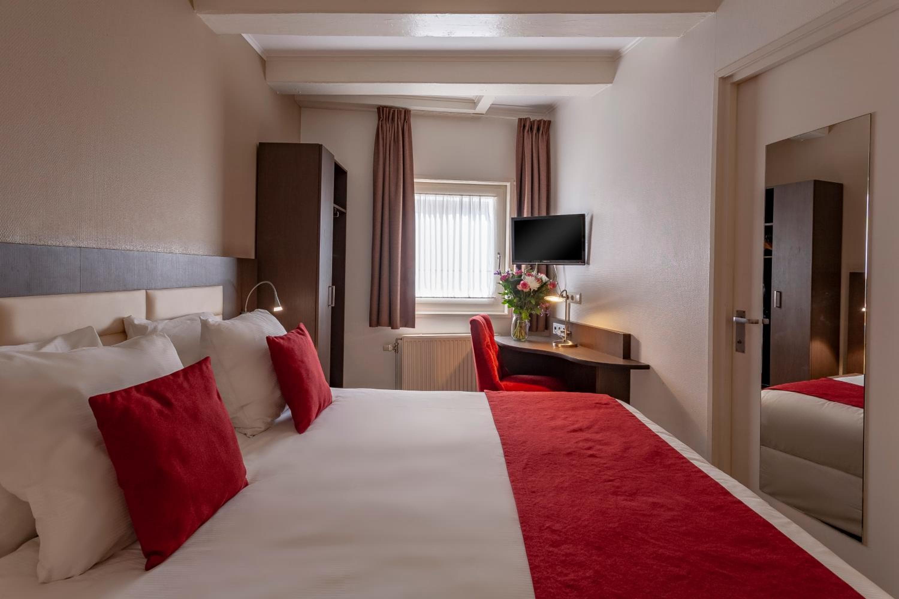 Avenue Hotel — 2