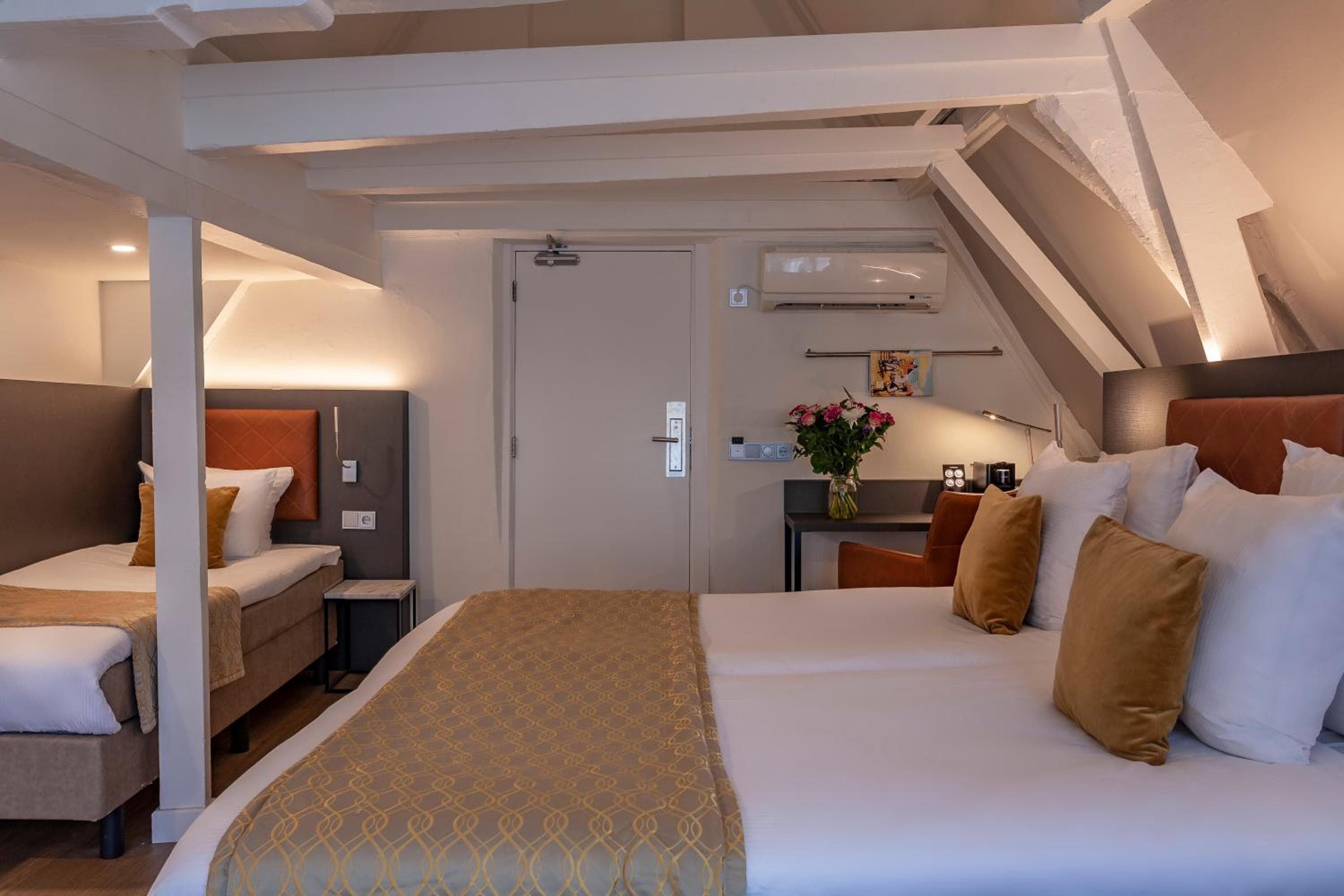 Avenue Hotel — 25