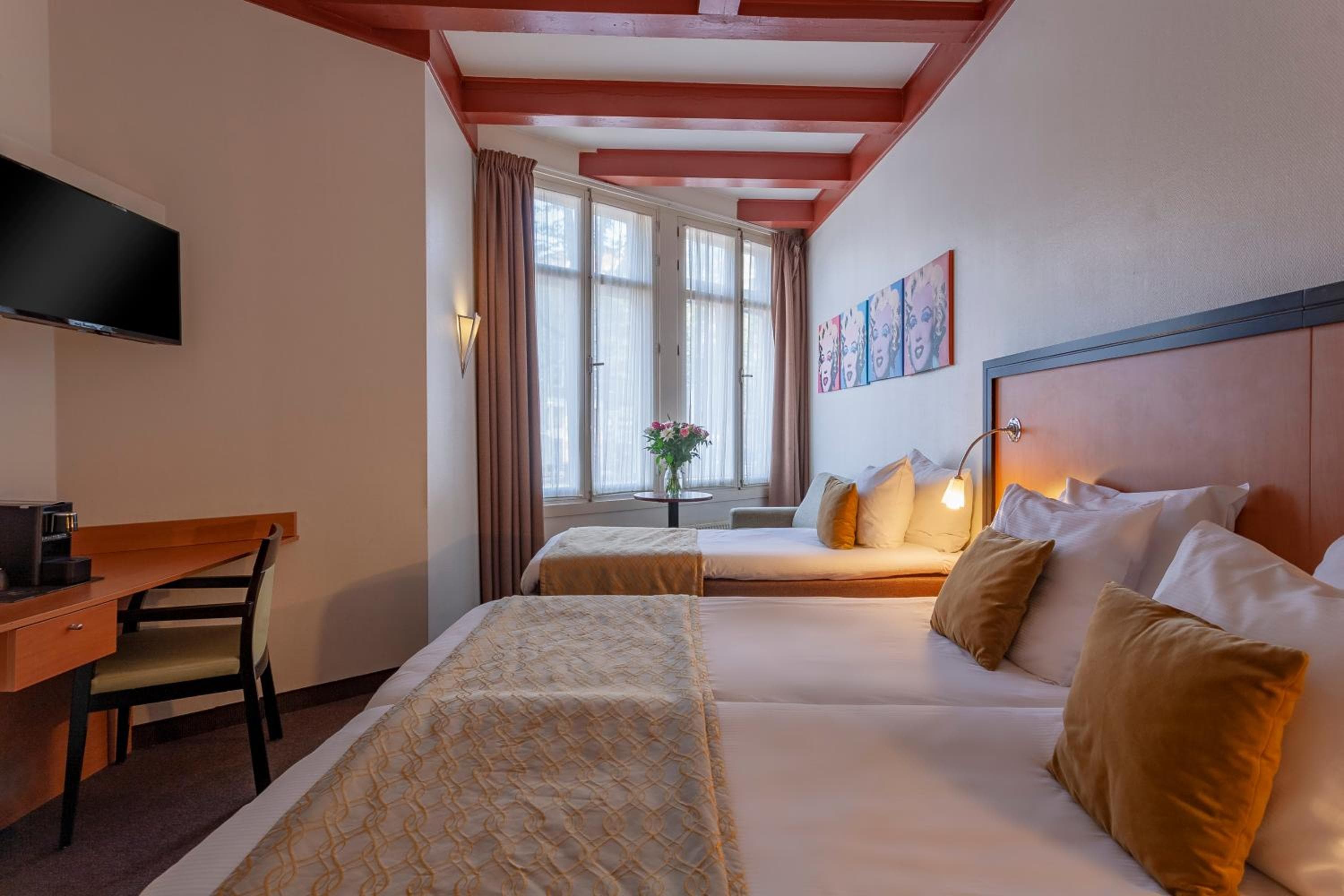 Avenue Hotel — 8