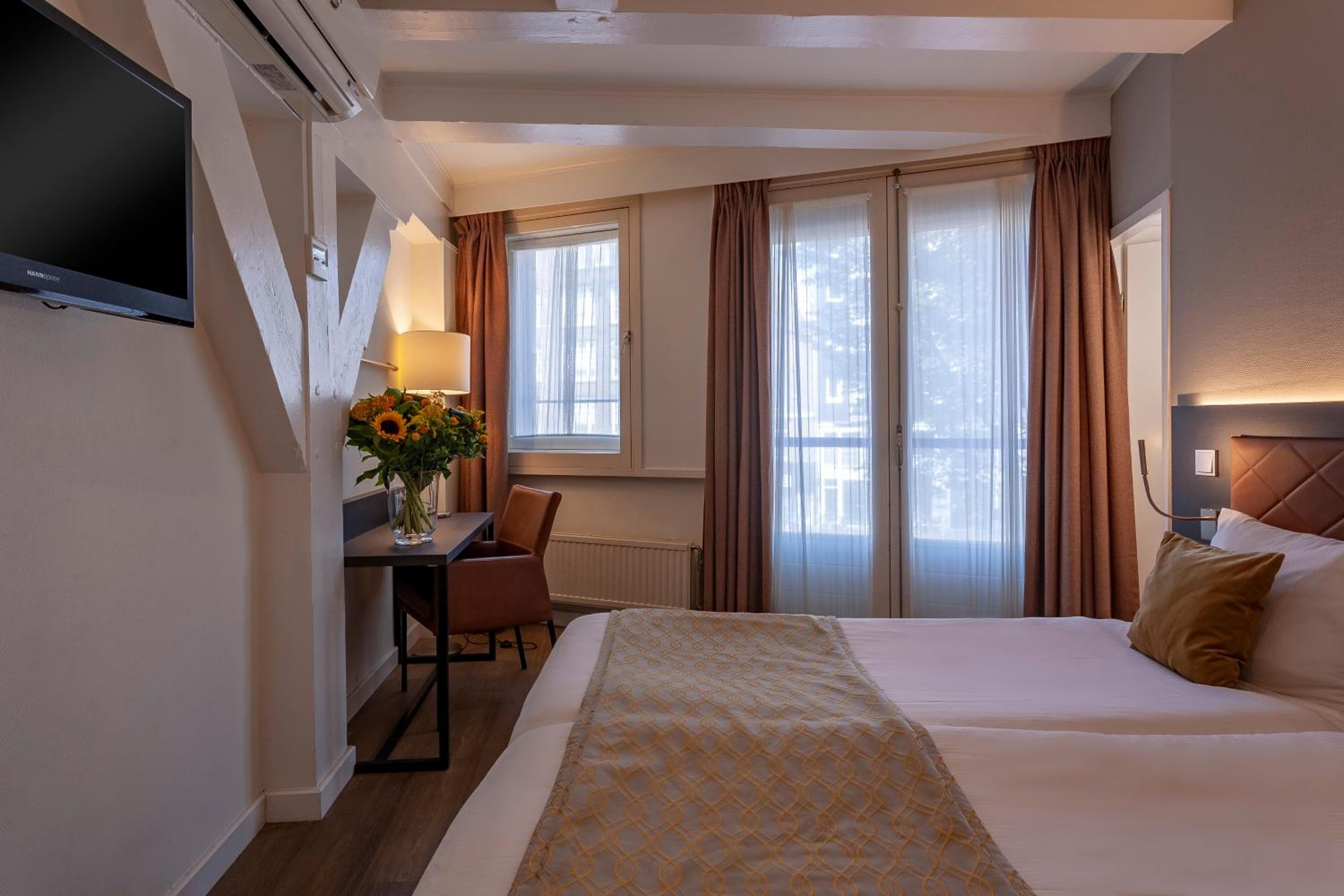 Avenue Hotel — 17