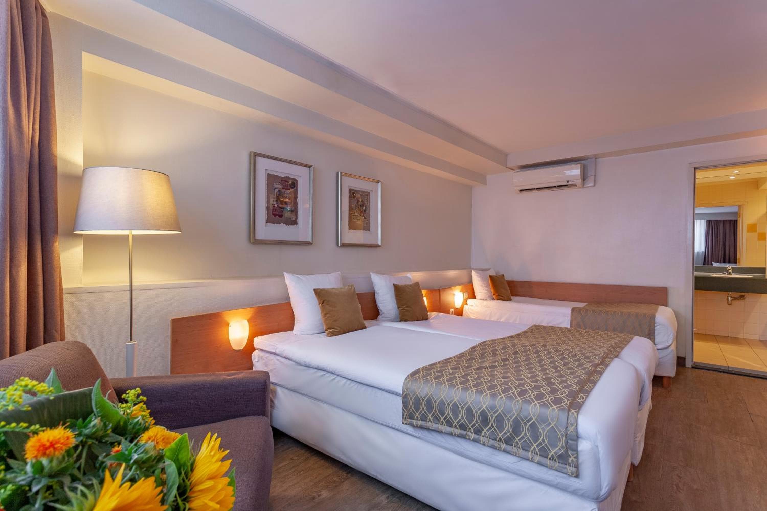 Avenue Hotel — 7