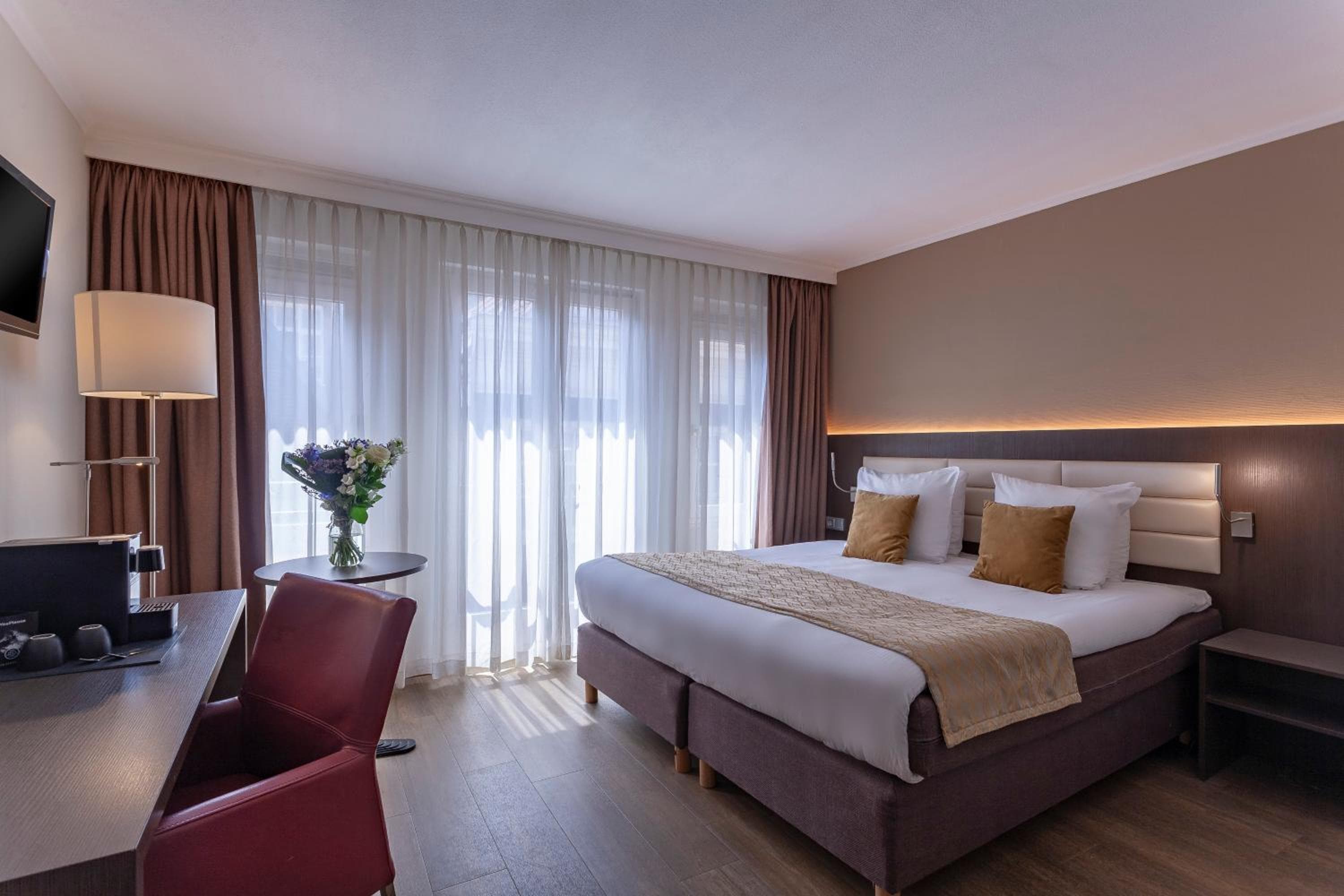 Avenue Hotel — 15