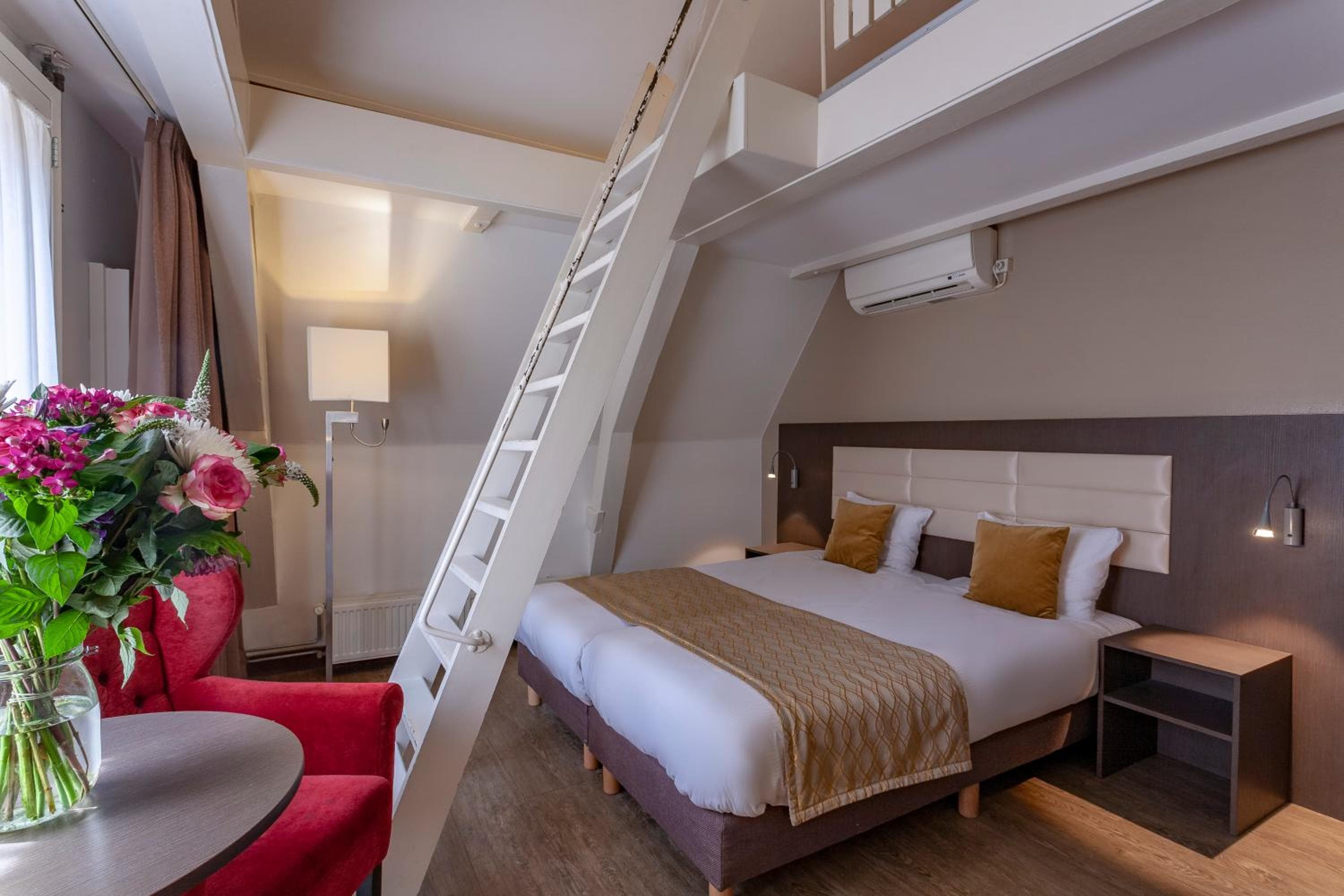 Avenue Hotel — 28