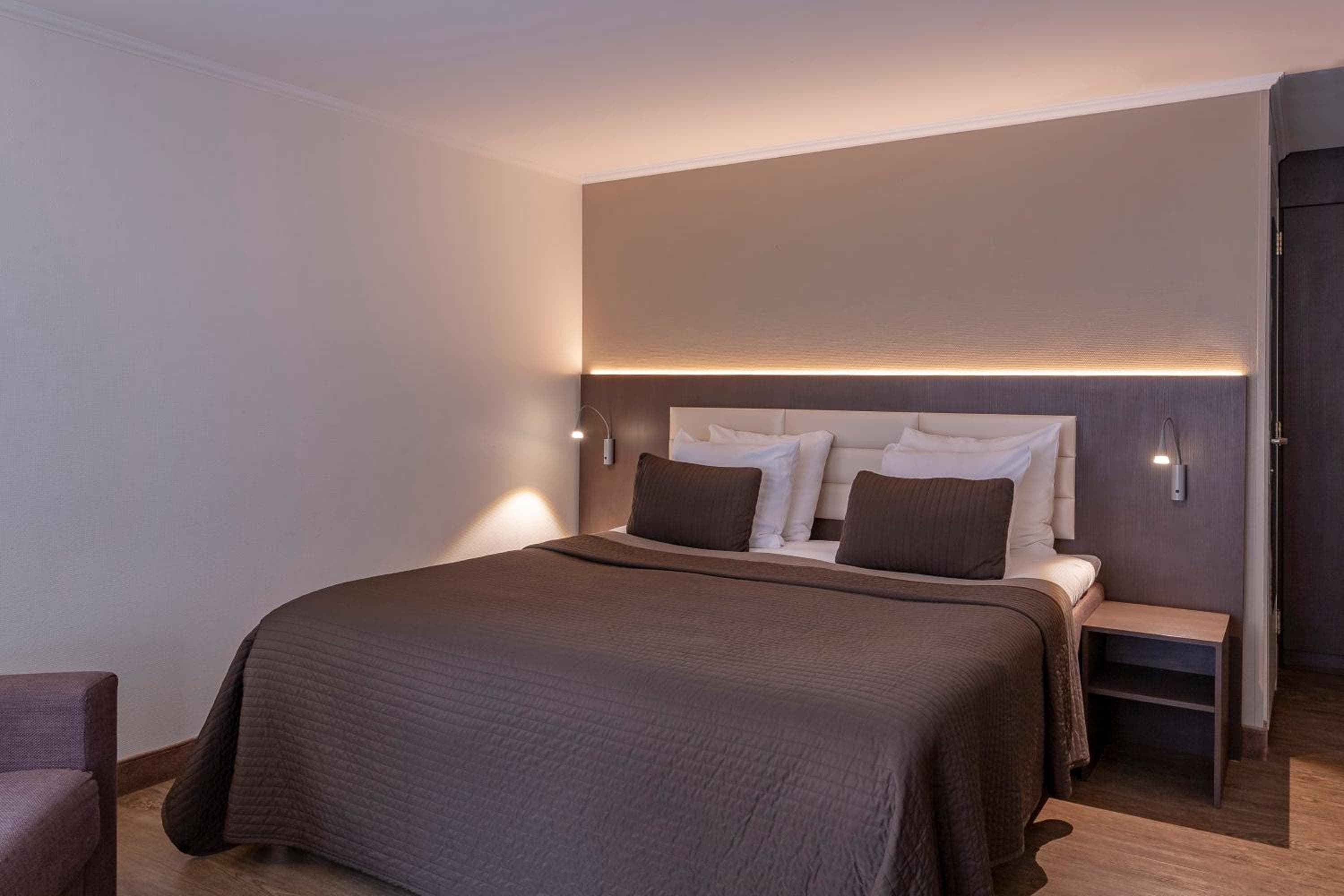 Avenue Hotel — 15