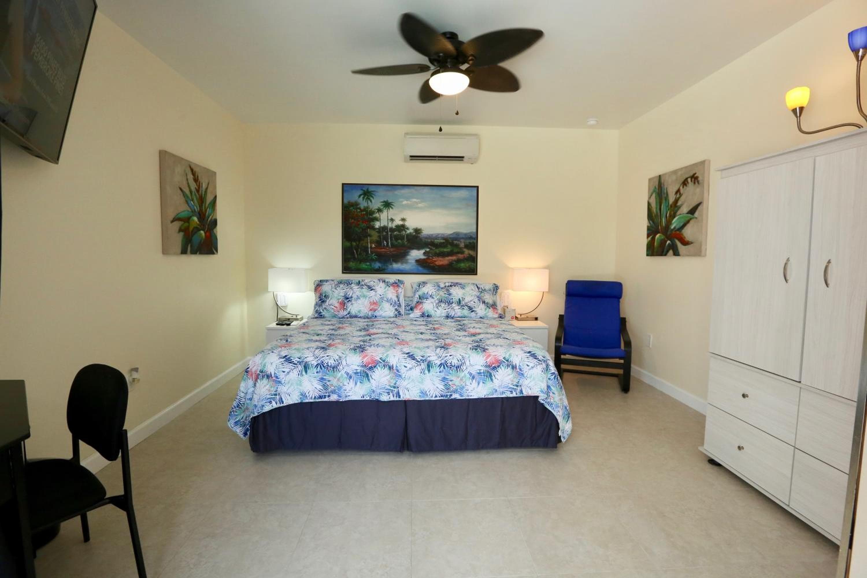 Fantasy Island Inn, dirigido a hombres — 30