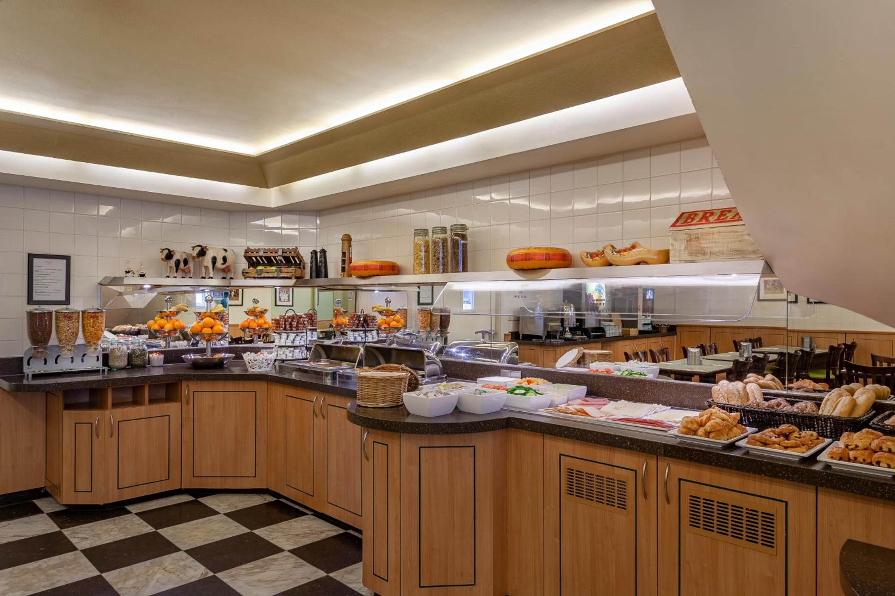 Avenue Hotel — 20