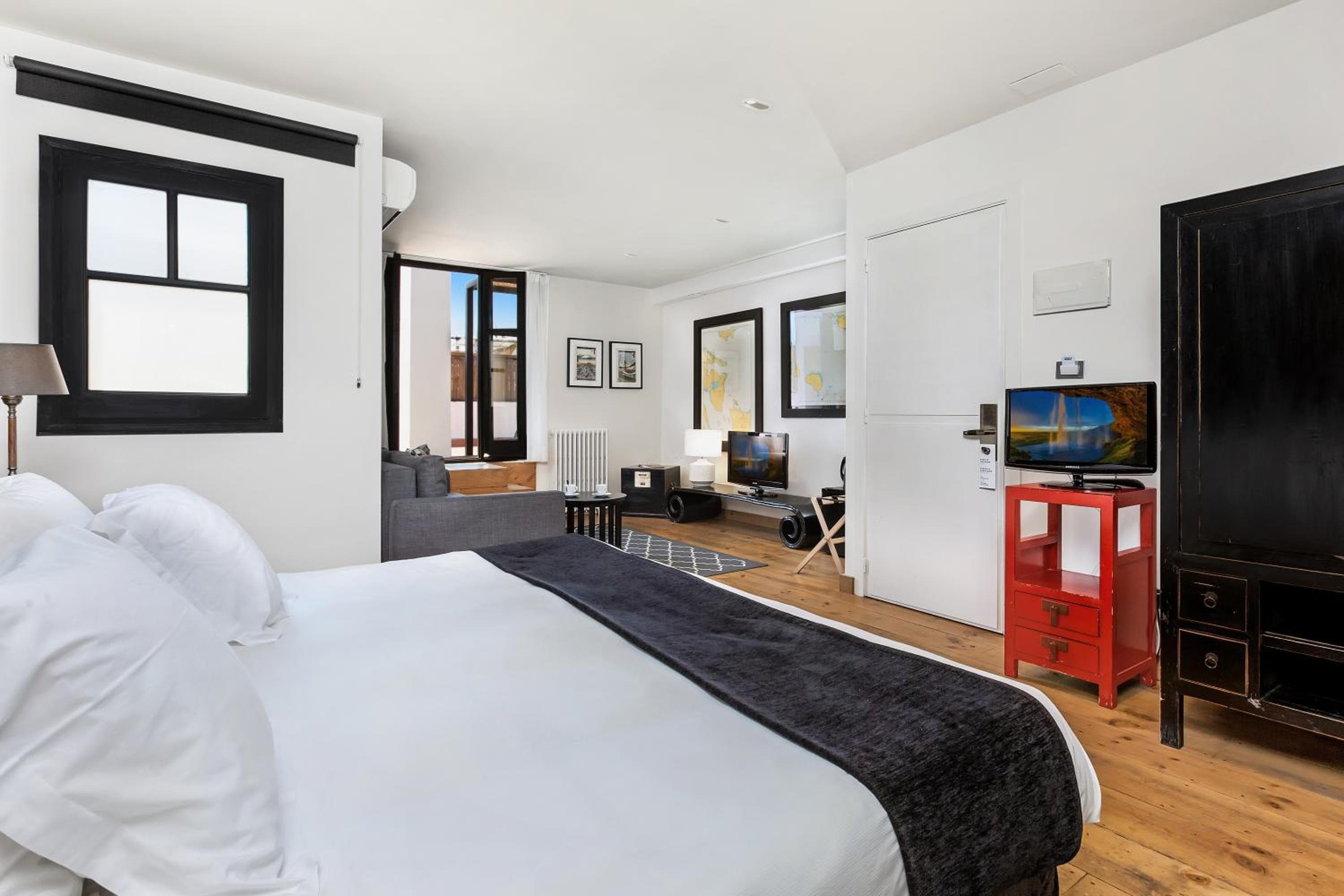 Hotel Market — 23