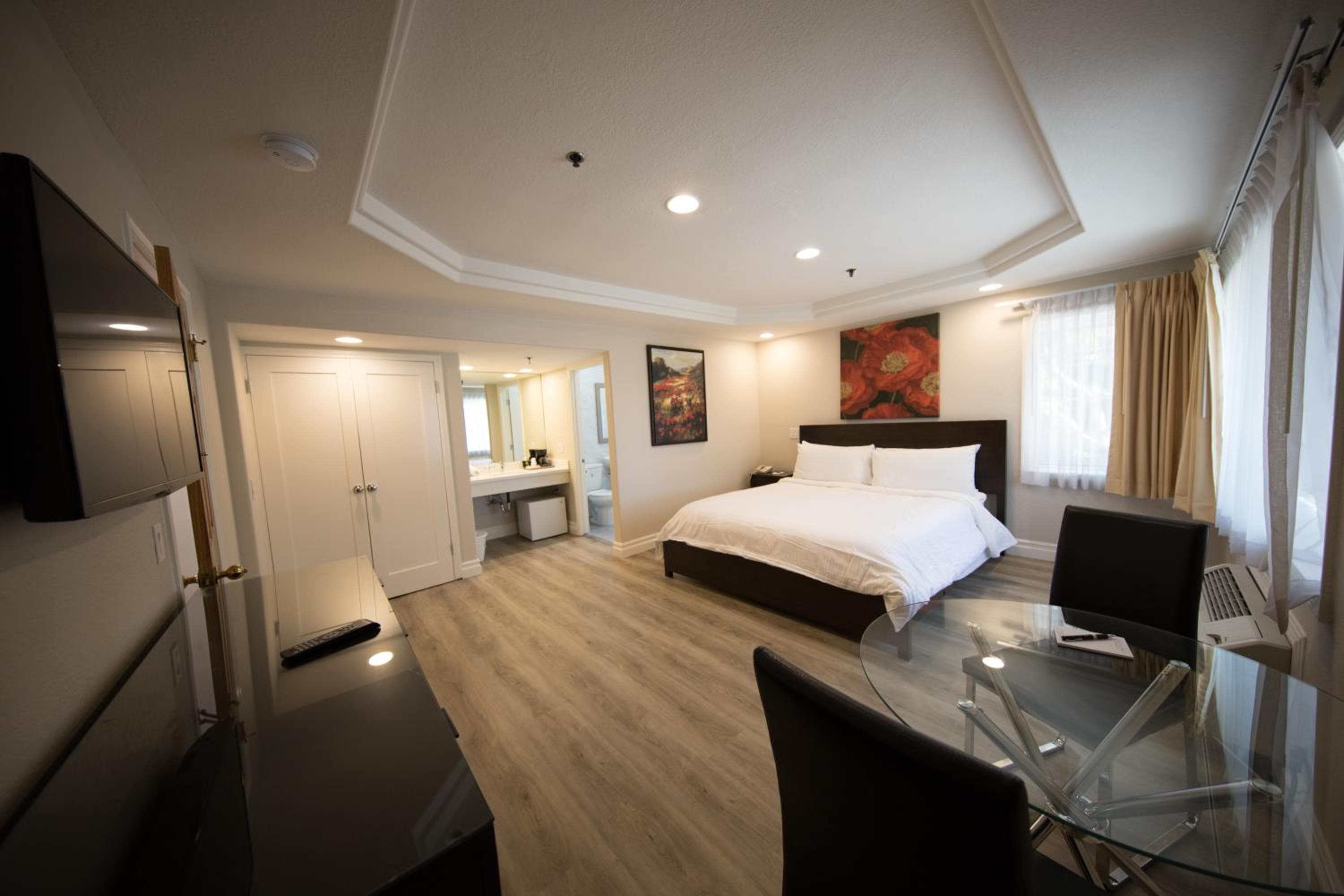 Wilshire Crest Hotel — 3